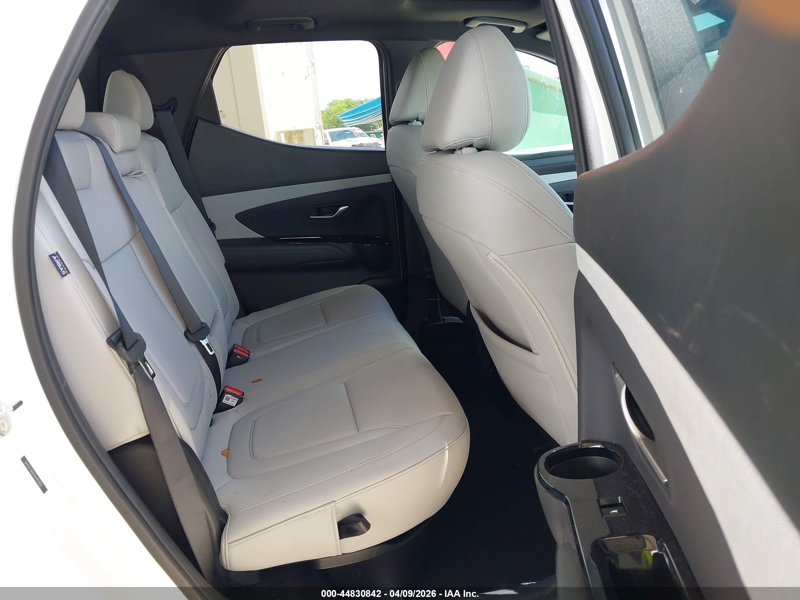 HYUNDAI SANTA image 8