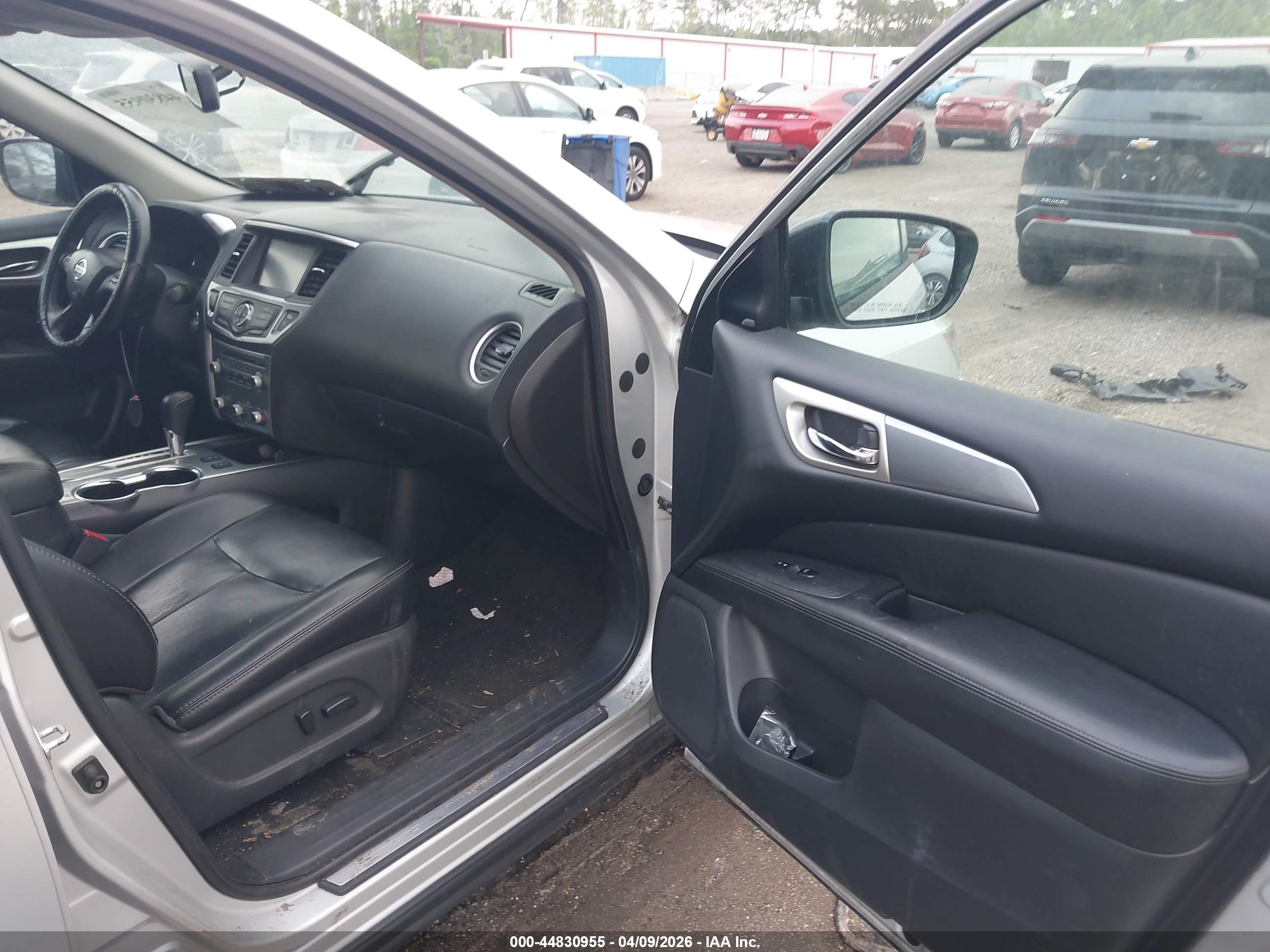 NISSAN PATHFINDER image 5