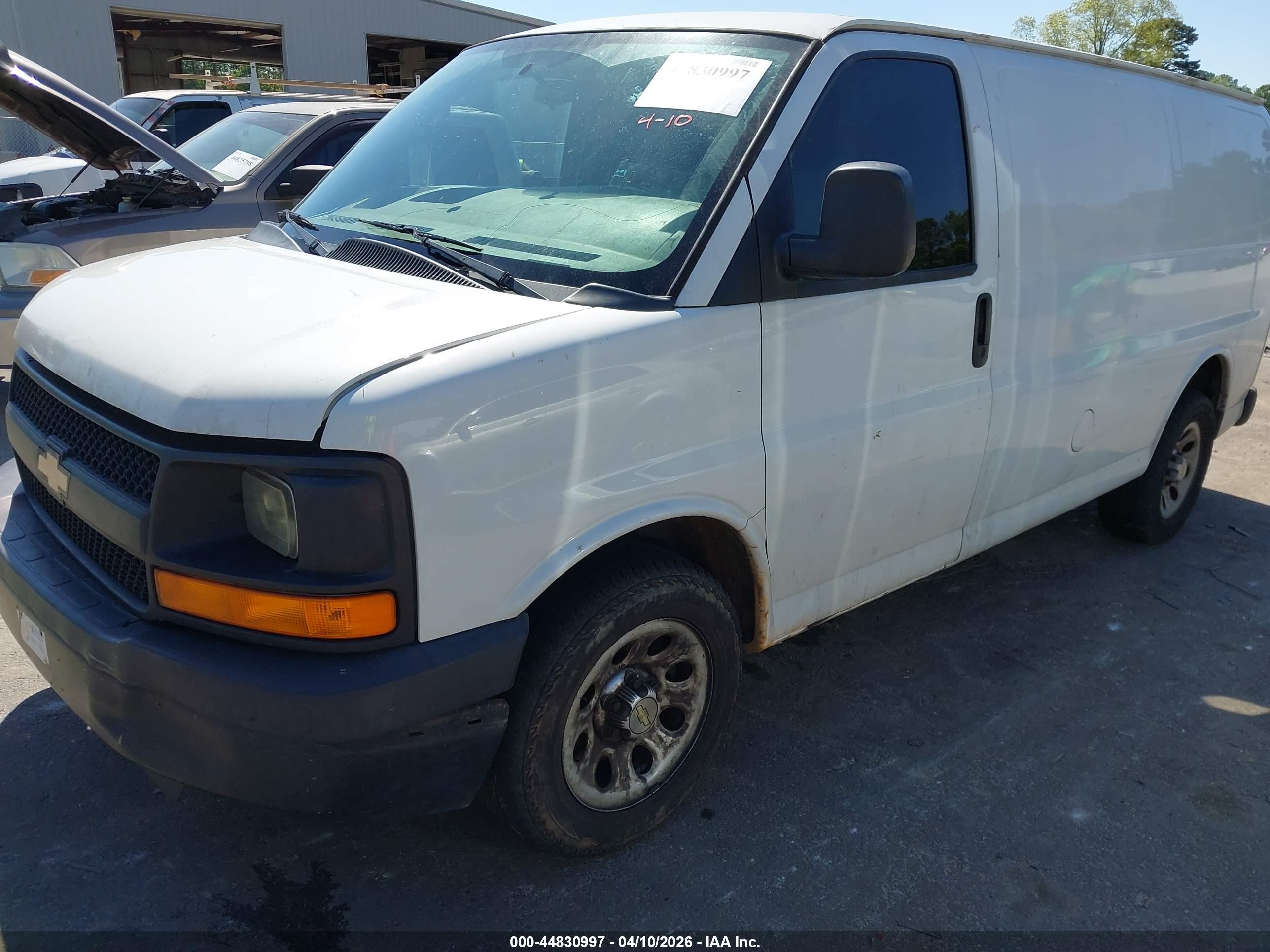 CHEVROLET EXPRESS image 2