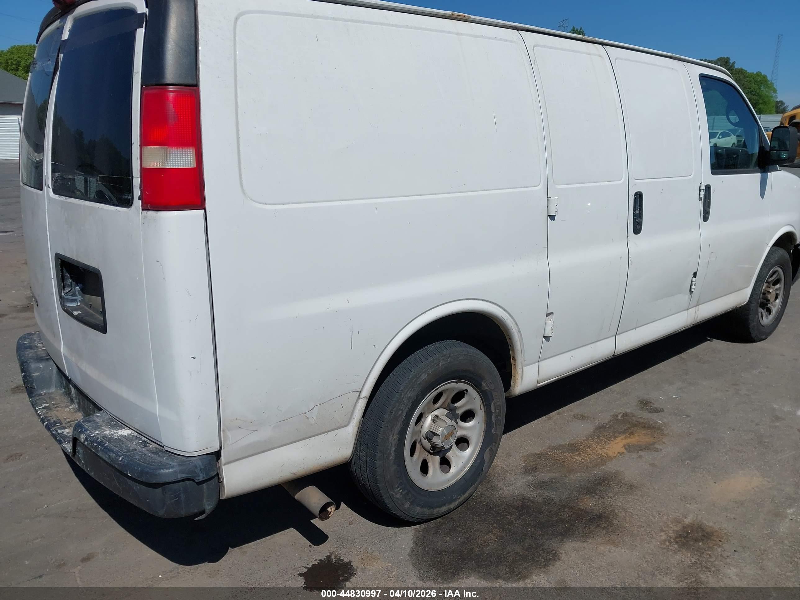 CHEVROLET EXPRESS image 4