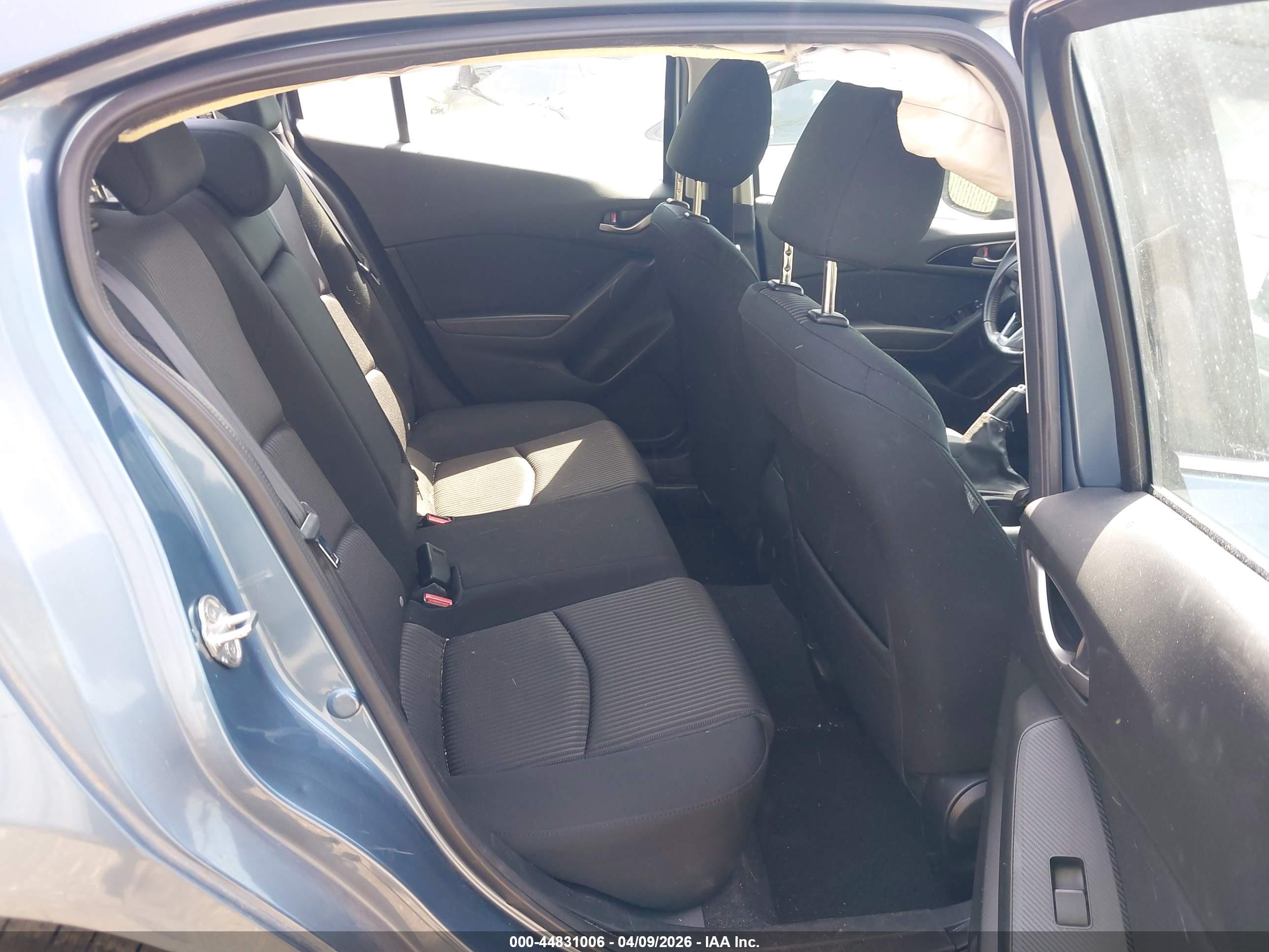 MAZDA MAZDA3 image 8