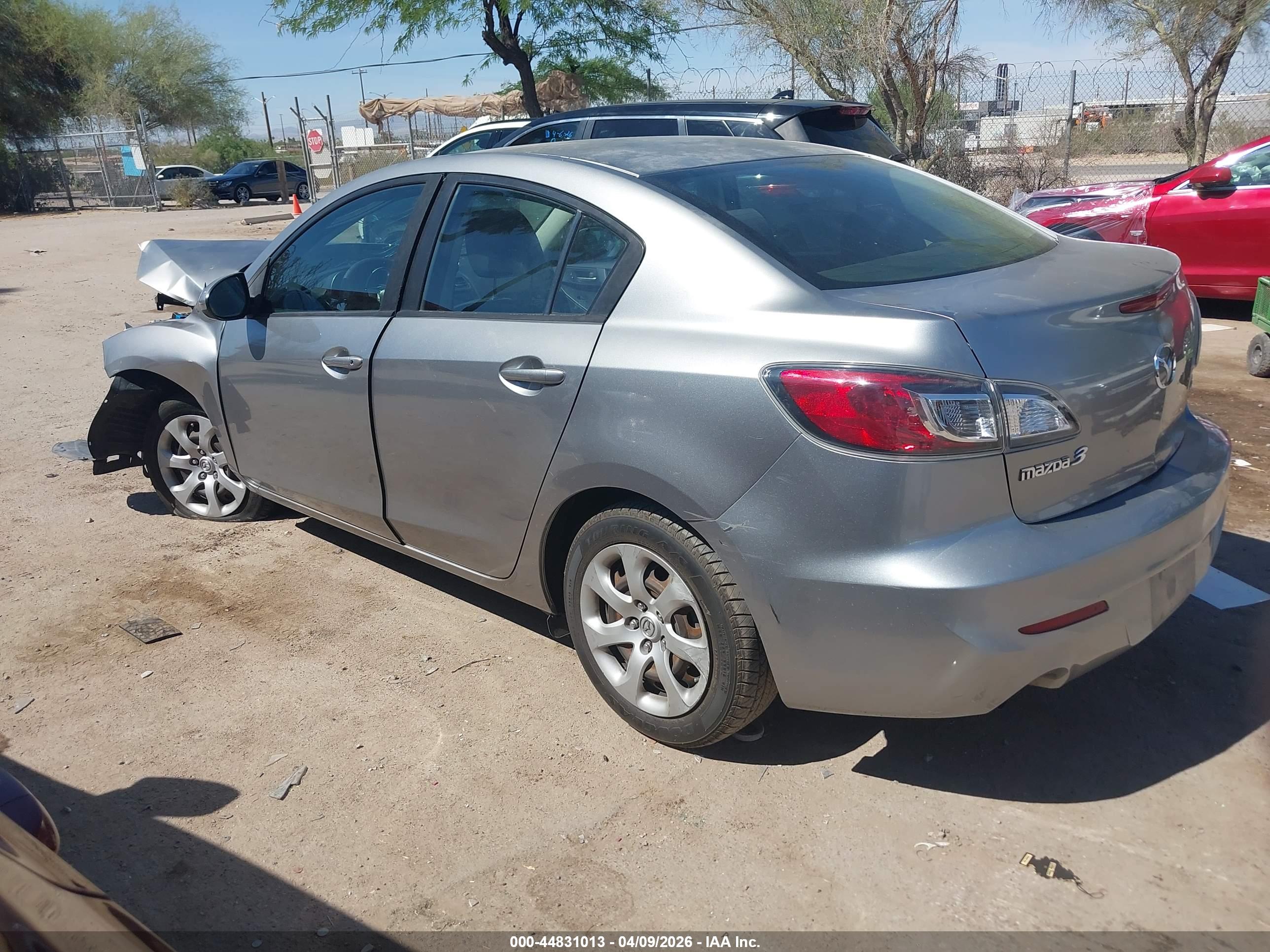 MAZDA MAZDA3 image 3
