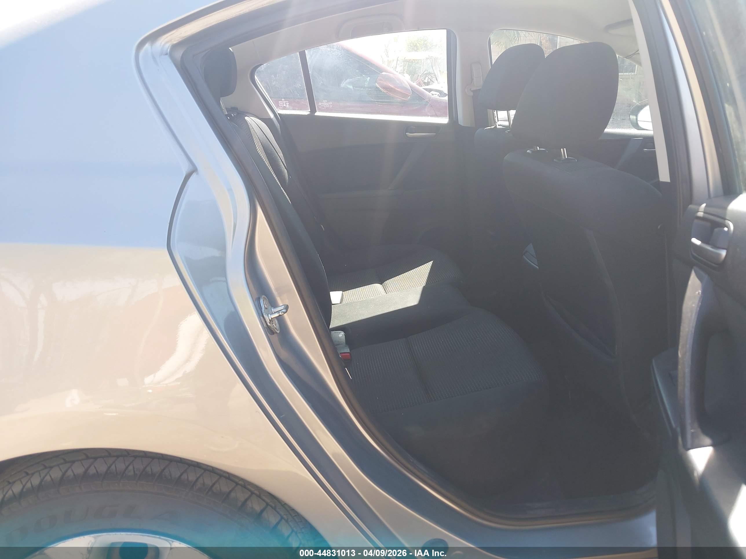 MAZDA MAZDA3 image 8