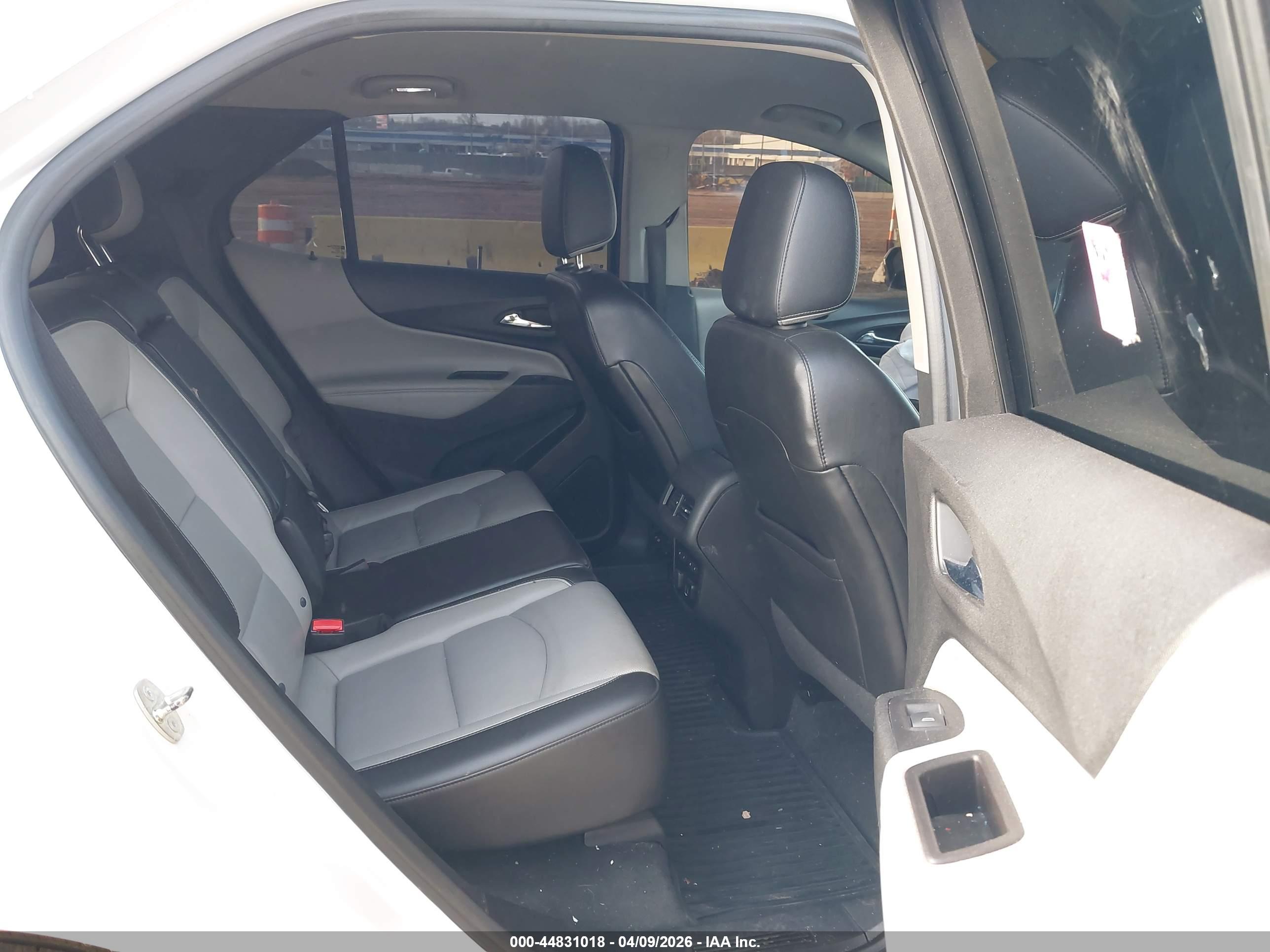 CHEVROLET EQUINOX image 8