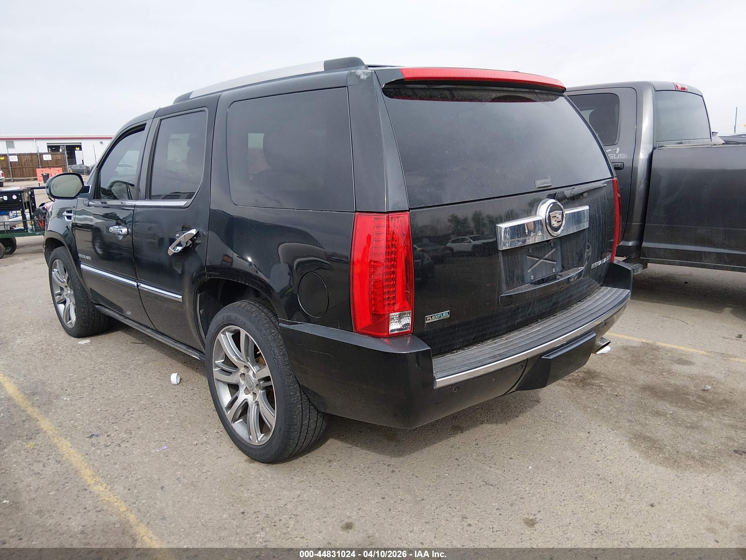 CADILLAC ESCALADE image 3