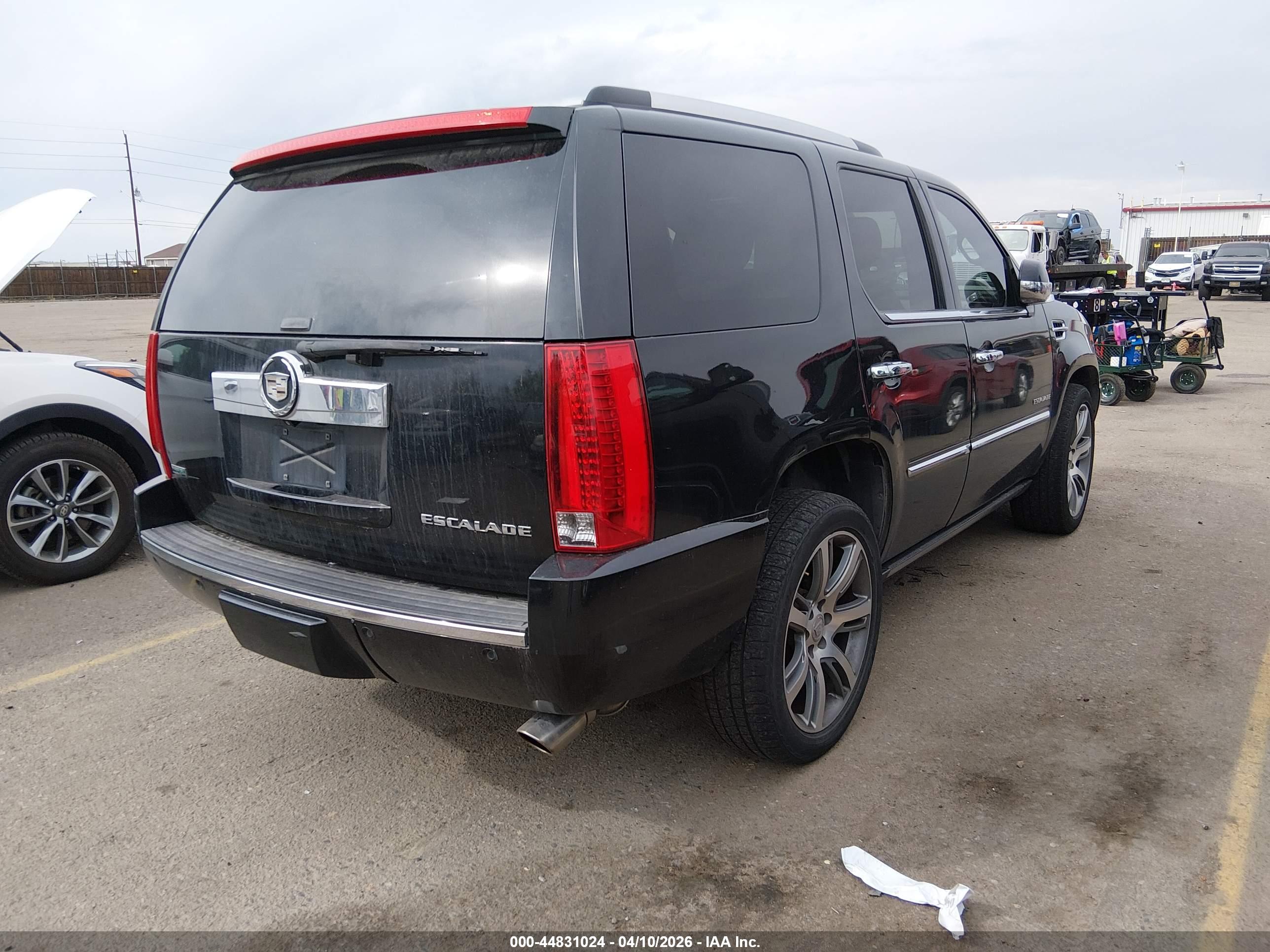 CADILLAC ESCALADE image 4