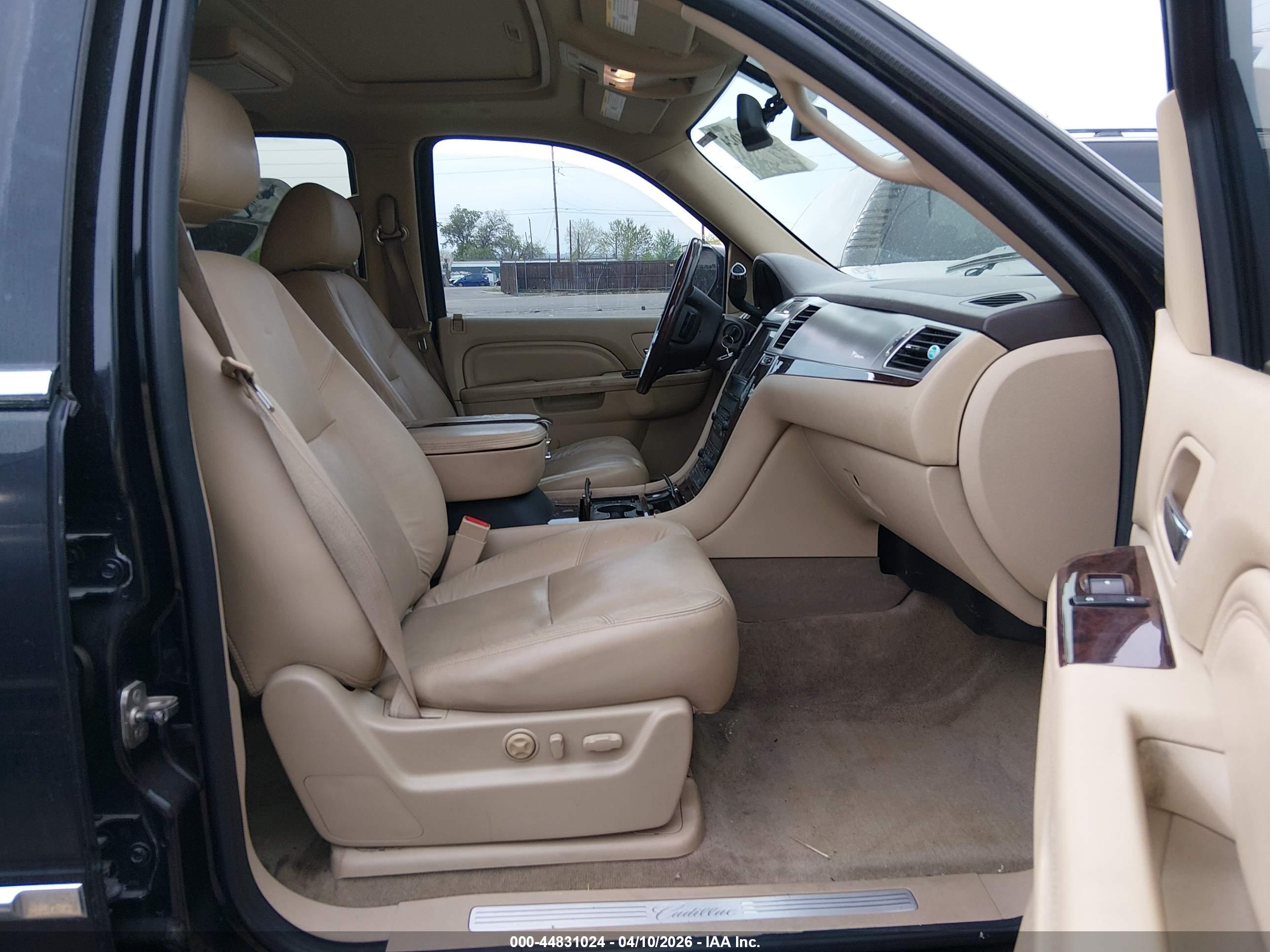 CADILLAC ESCALADE image 5
