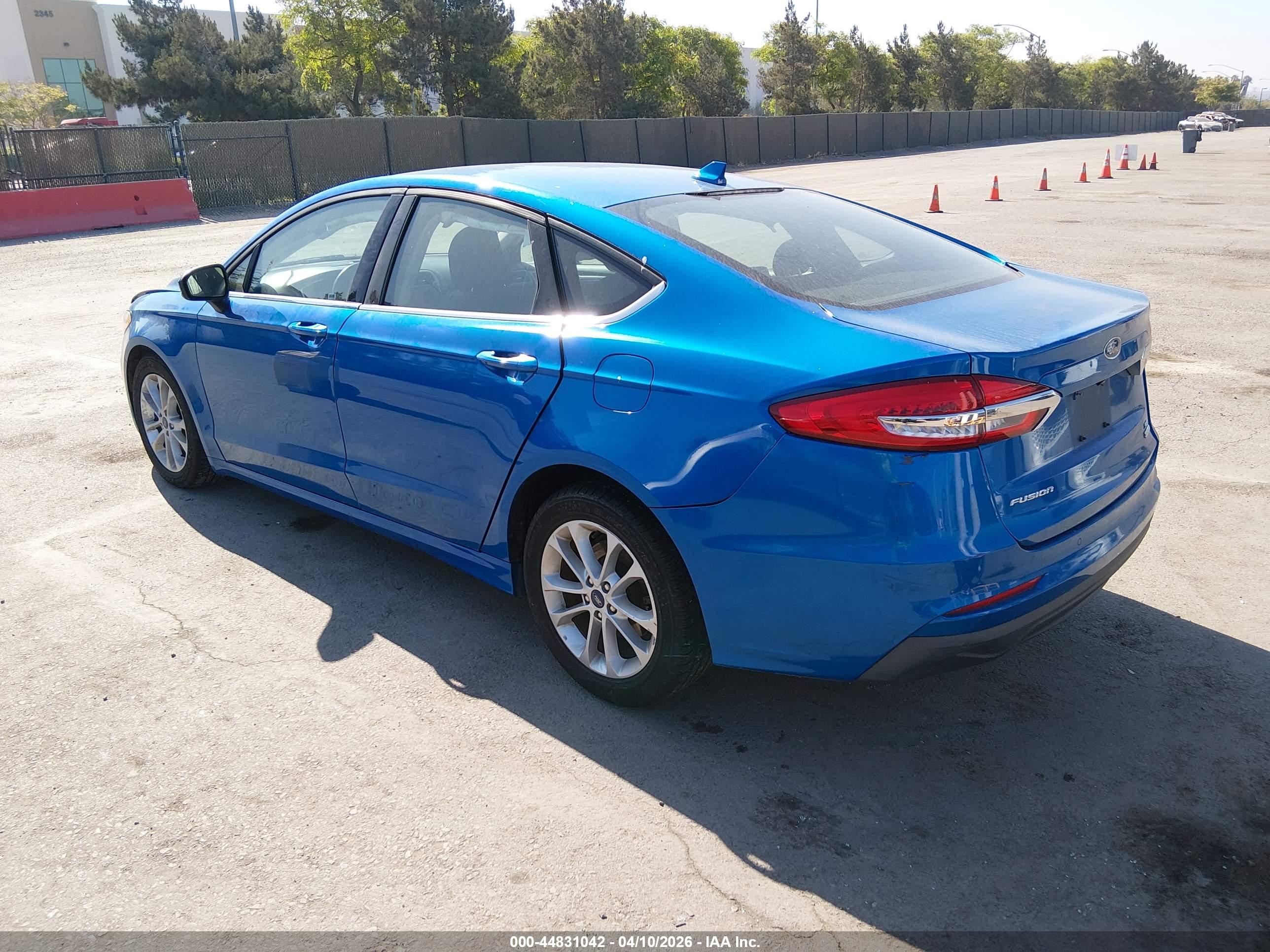 FORD FUSION image 3