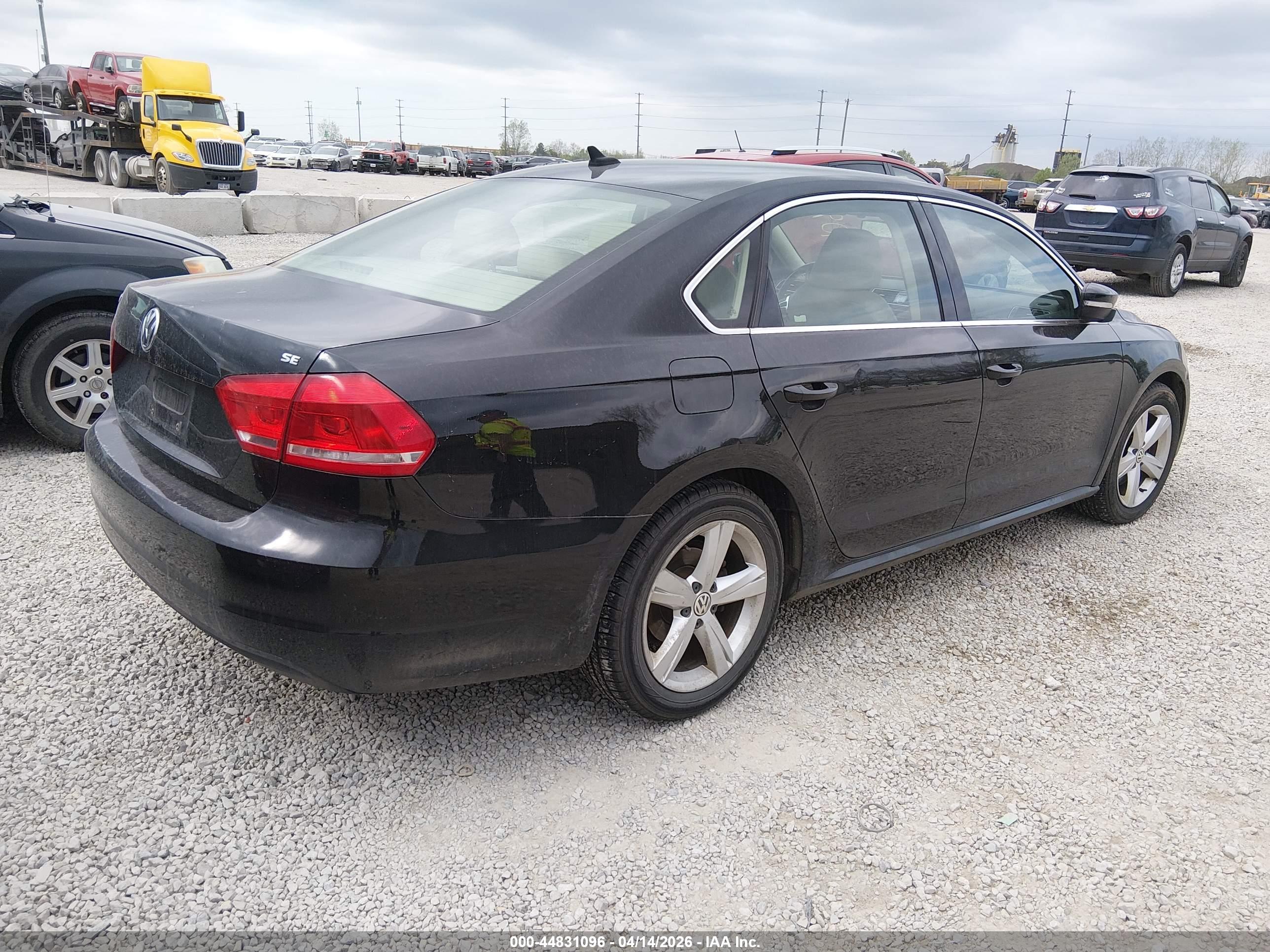 VOLKSWAGEN PASSAT image 4