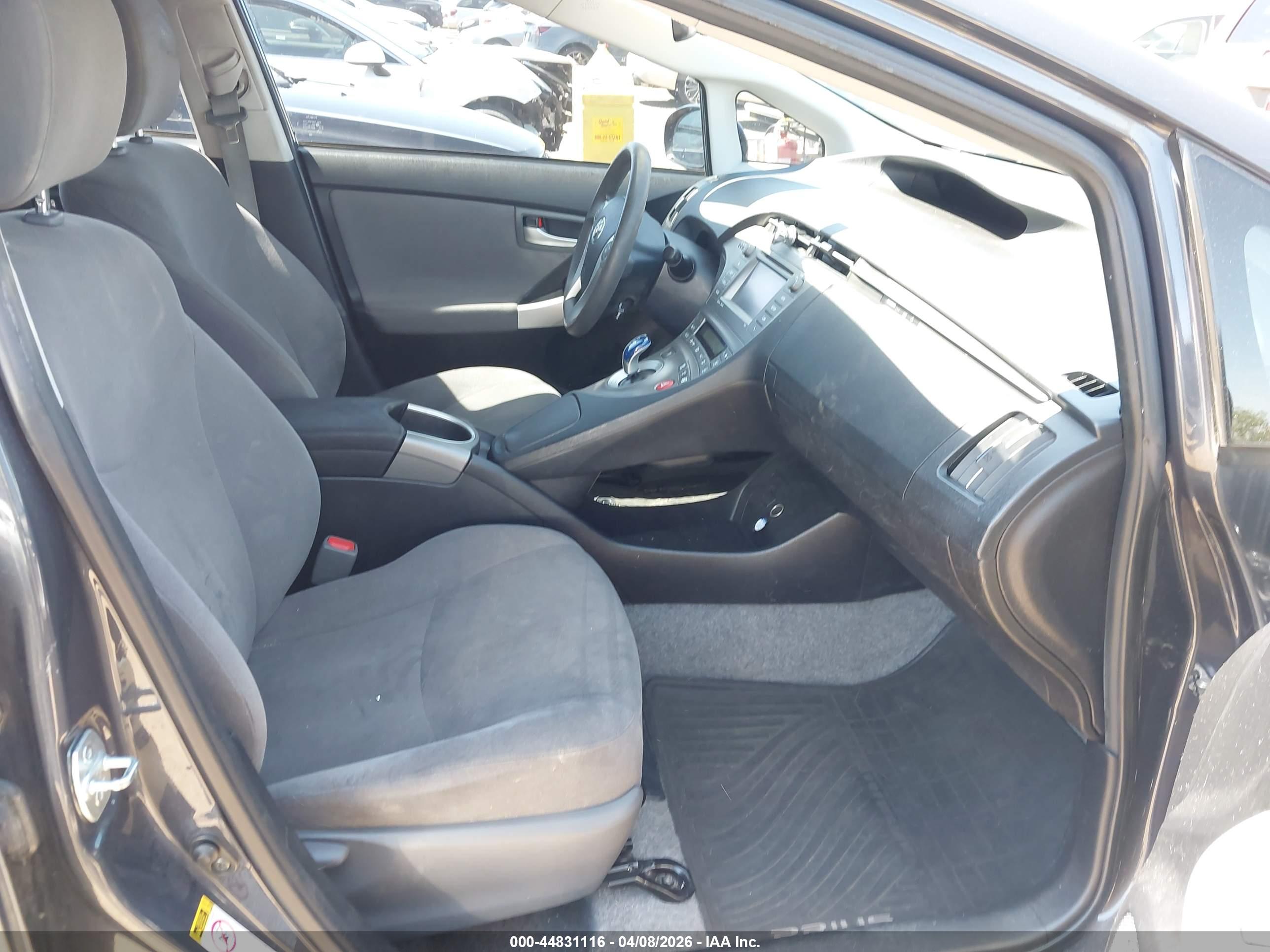 TOYOTA PRIUS image 5
