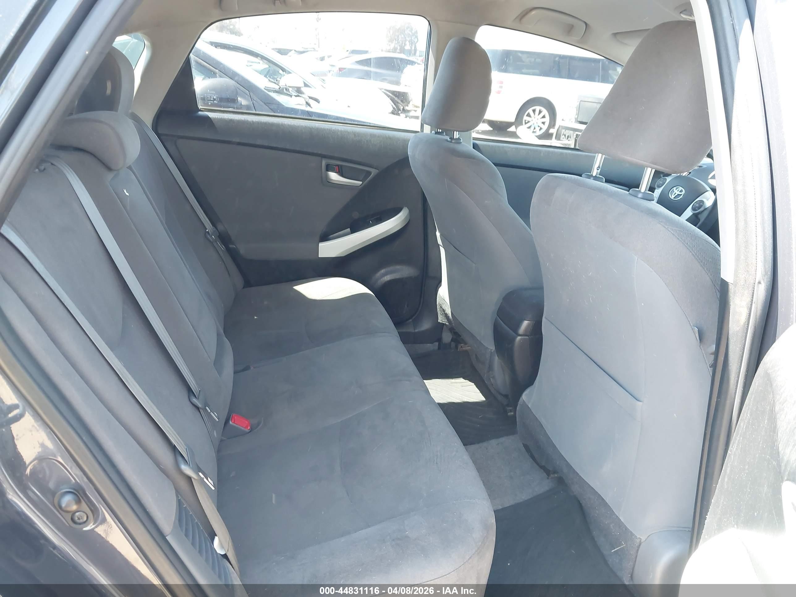 TOYOTA PRIUS image 8