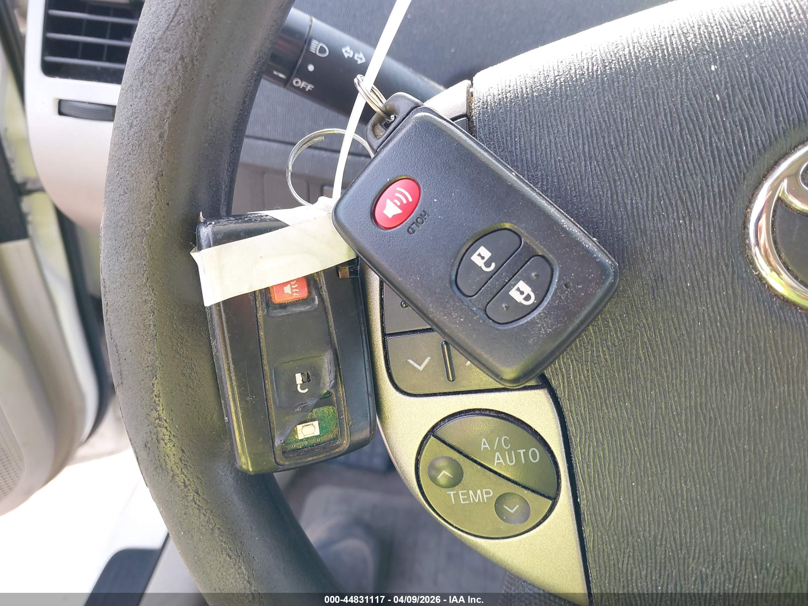 TOYOTA PRIUS image 11