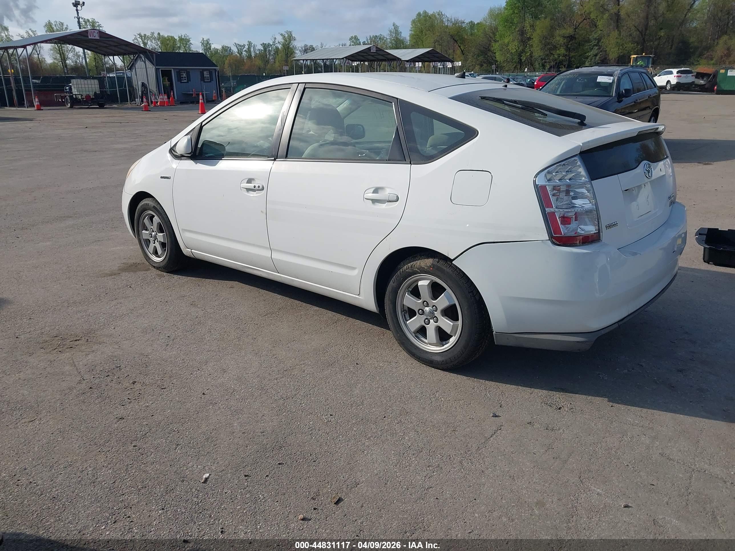 TOYOTA PRIUS image 3