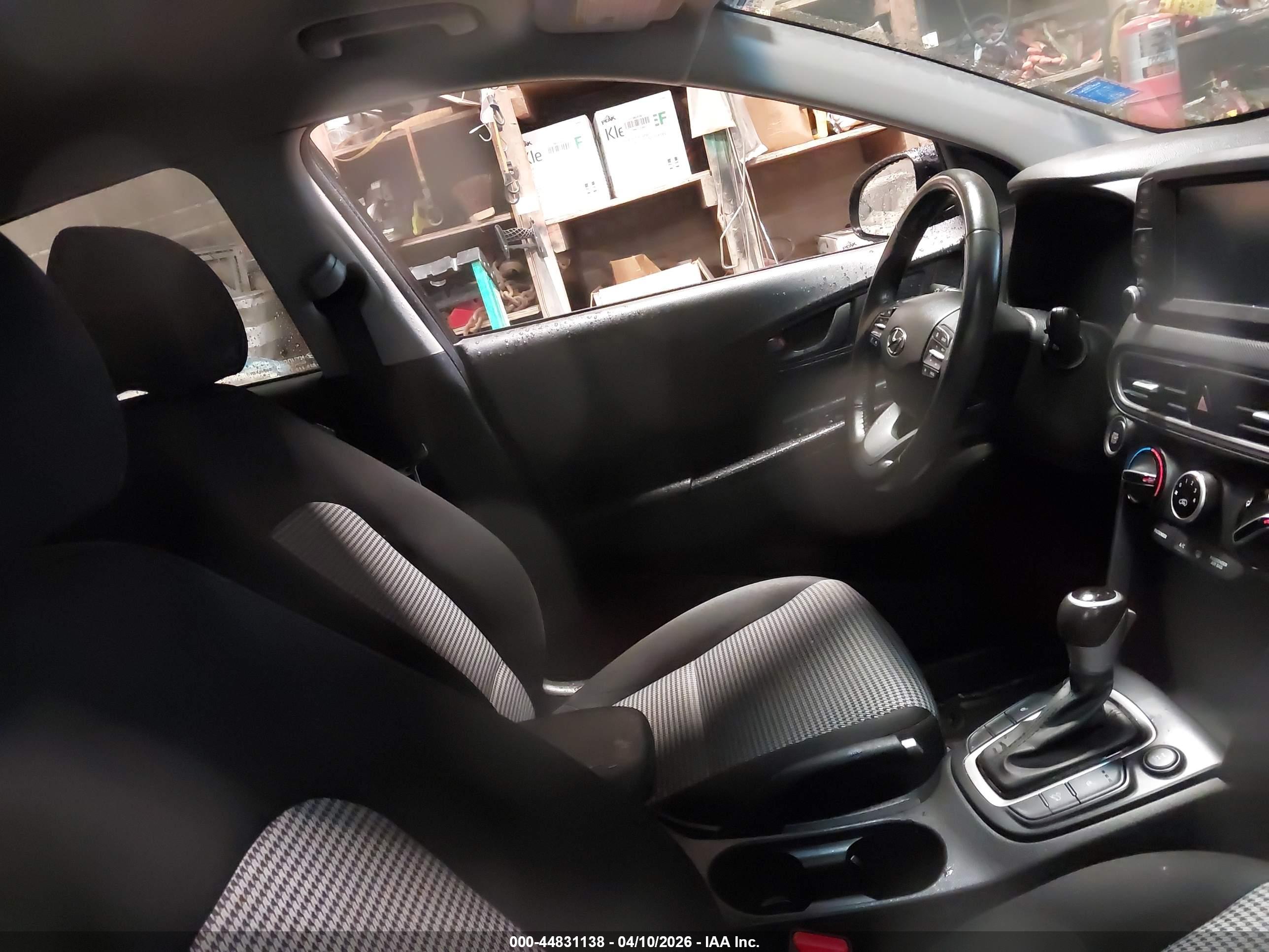 HYUNDAI KONA image 5
