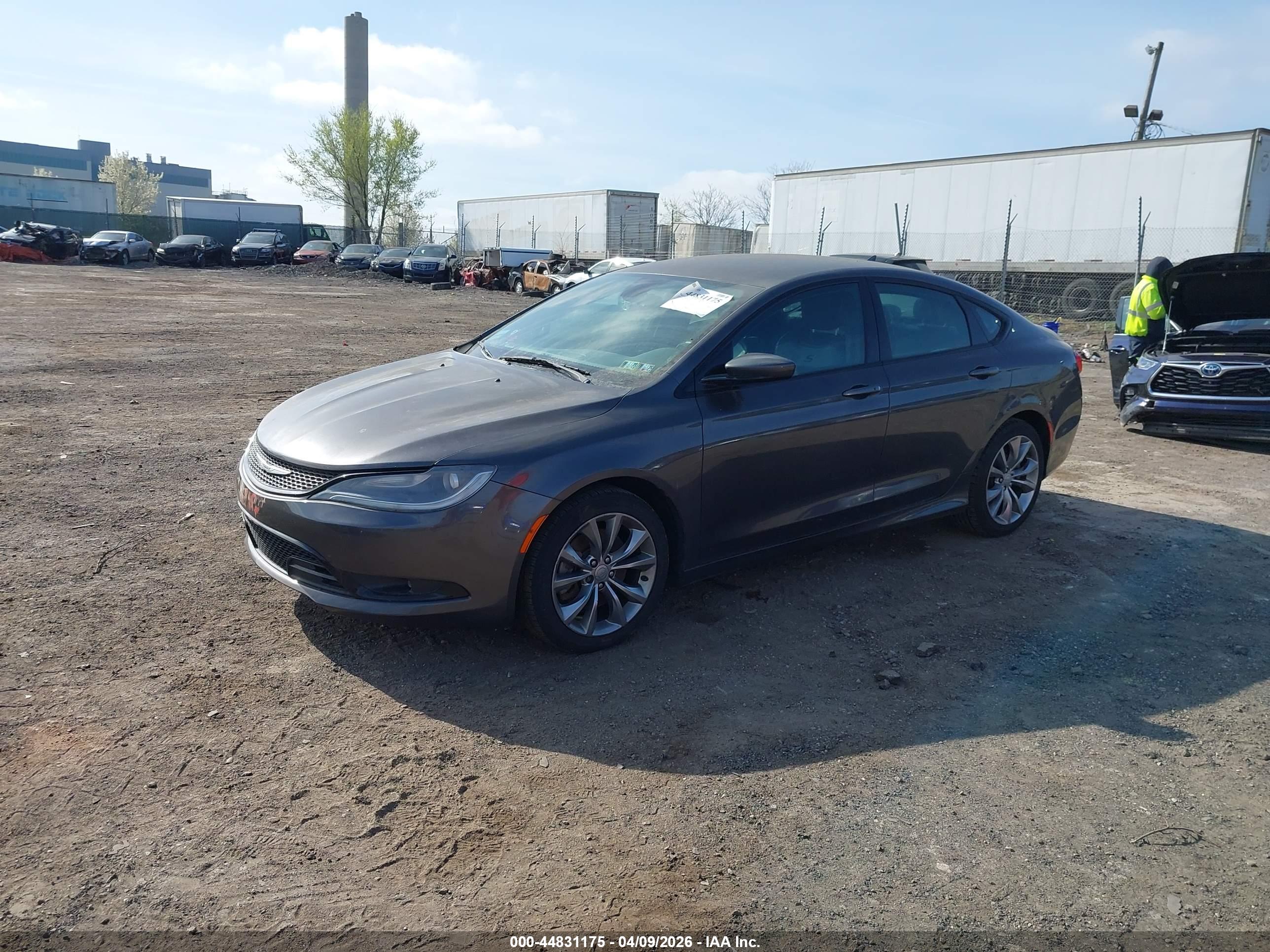 CHRYSLER 200 image 2
