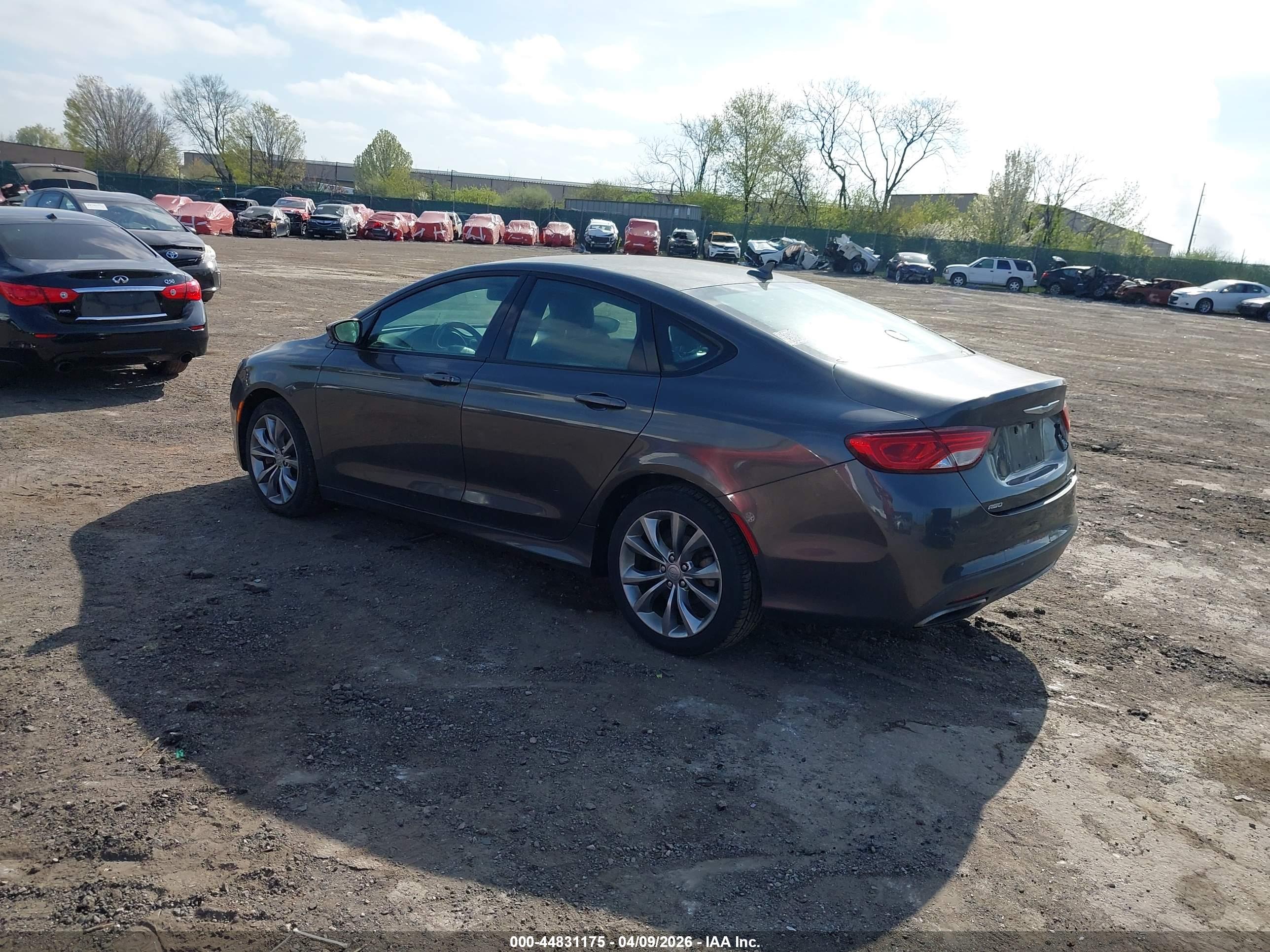 CHRYSLER 200 image 3