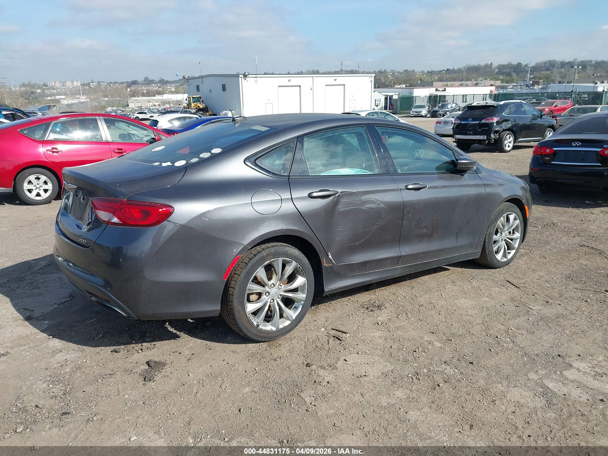 CHRYSLER 200 image 4