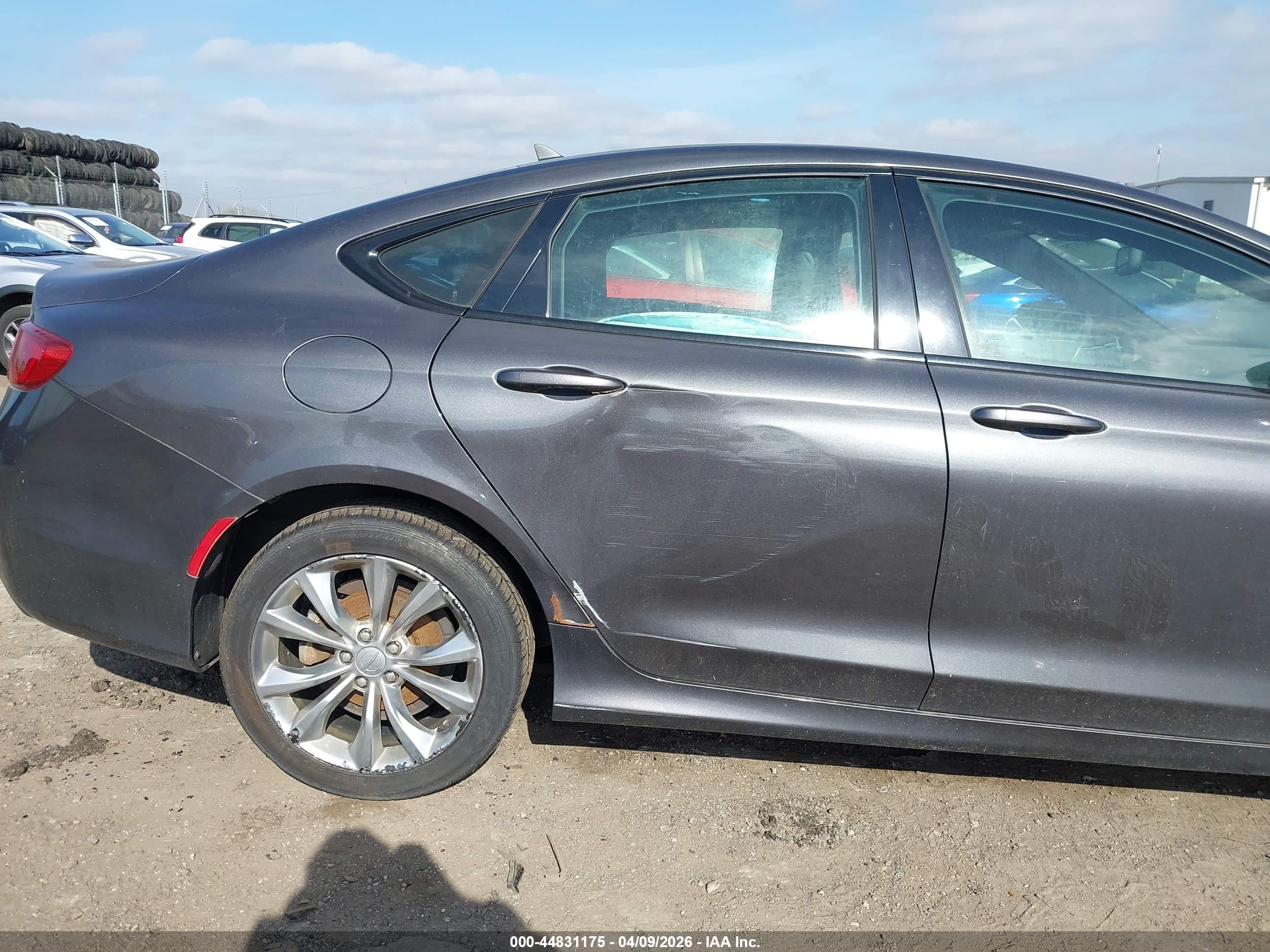 CHRYSLER 200 image 6