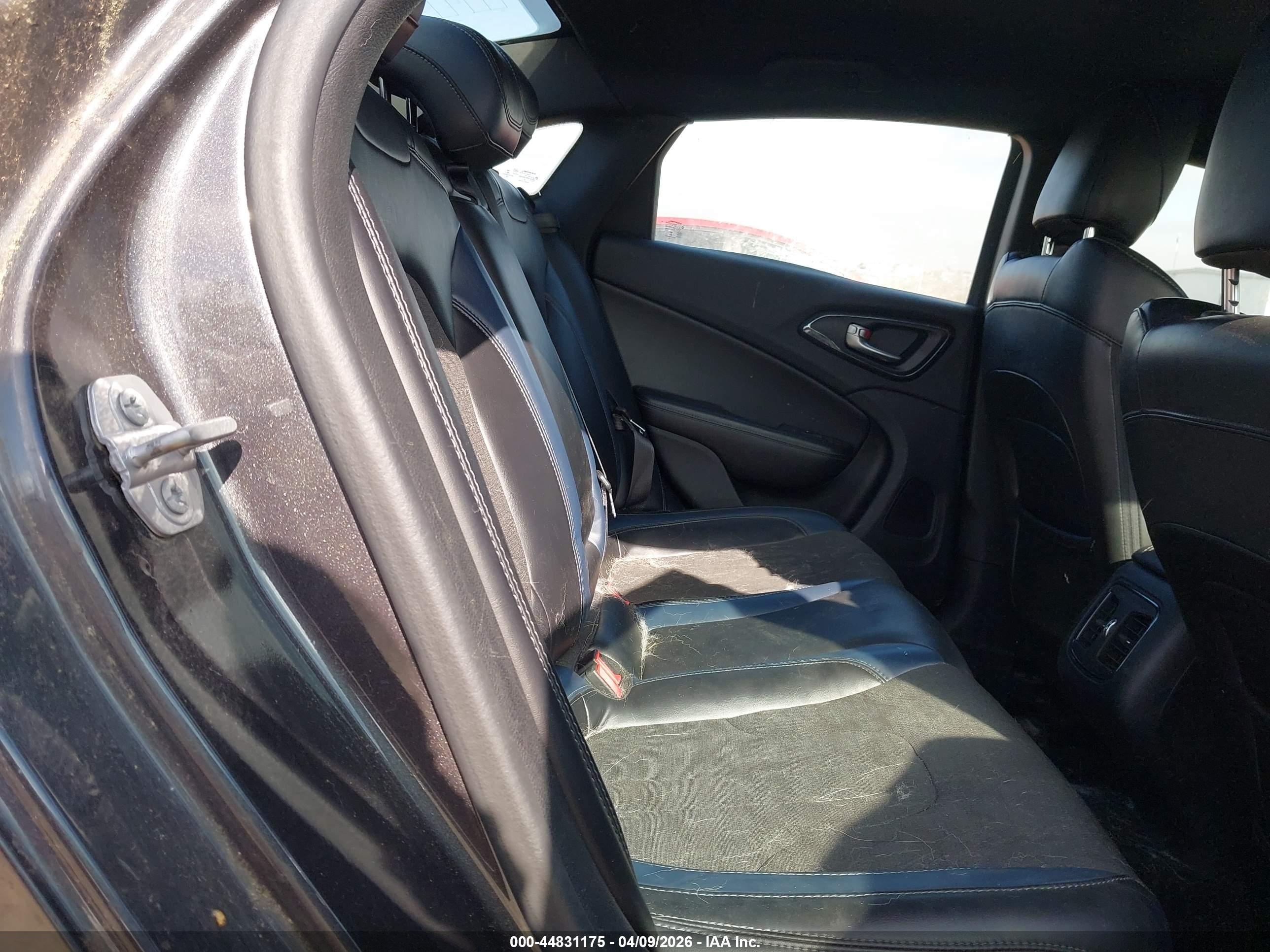 CHRYSLER 200 image 8