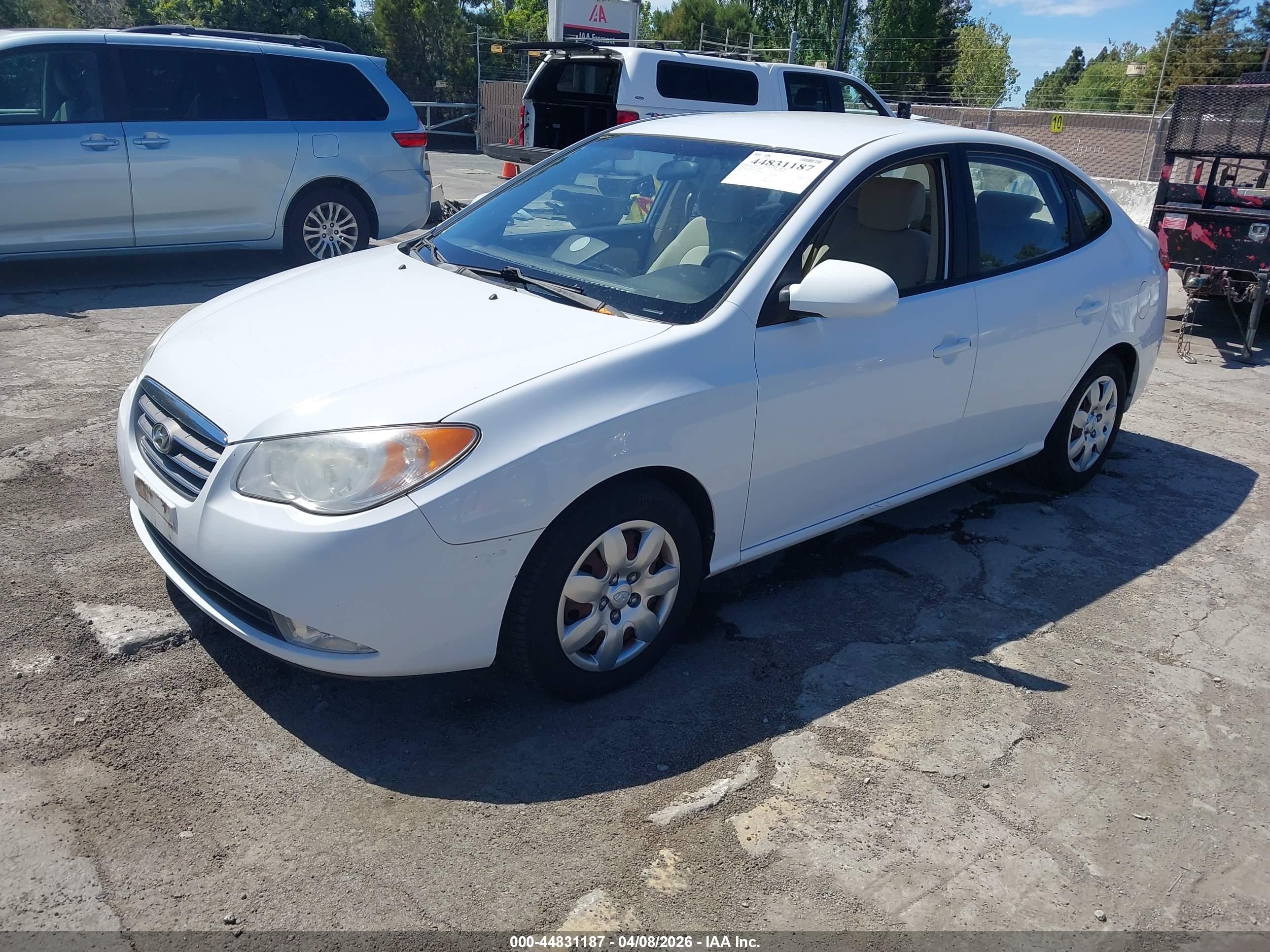 HYUNDAI ELANTRA image 2