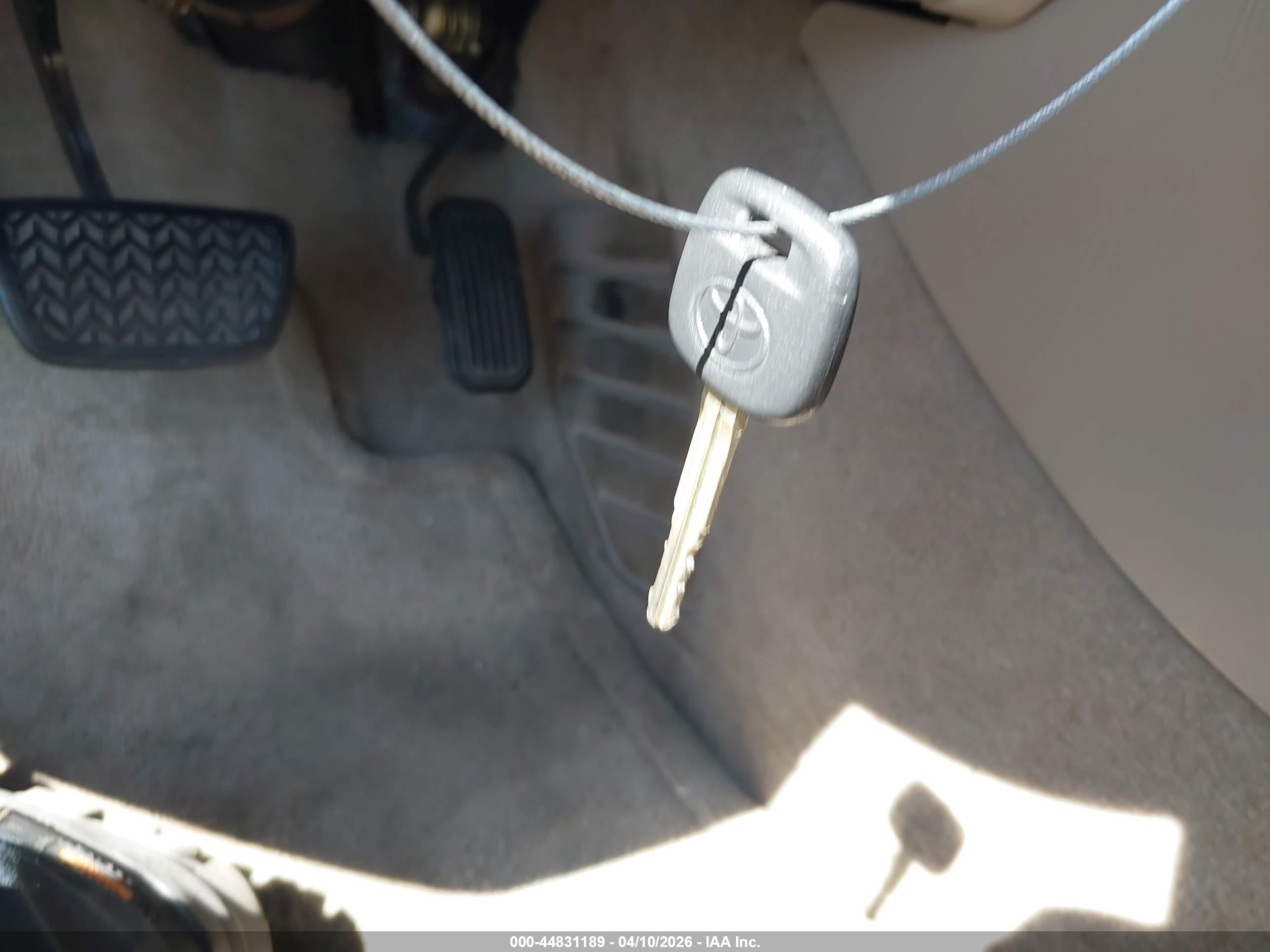 TOYOTA CAMRY image 11