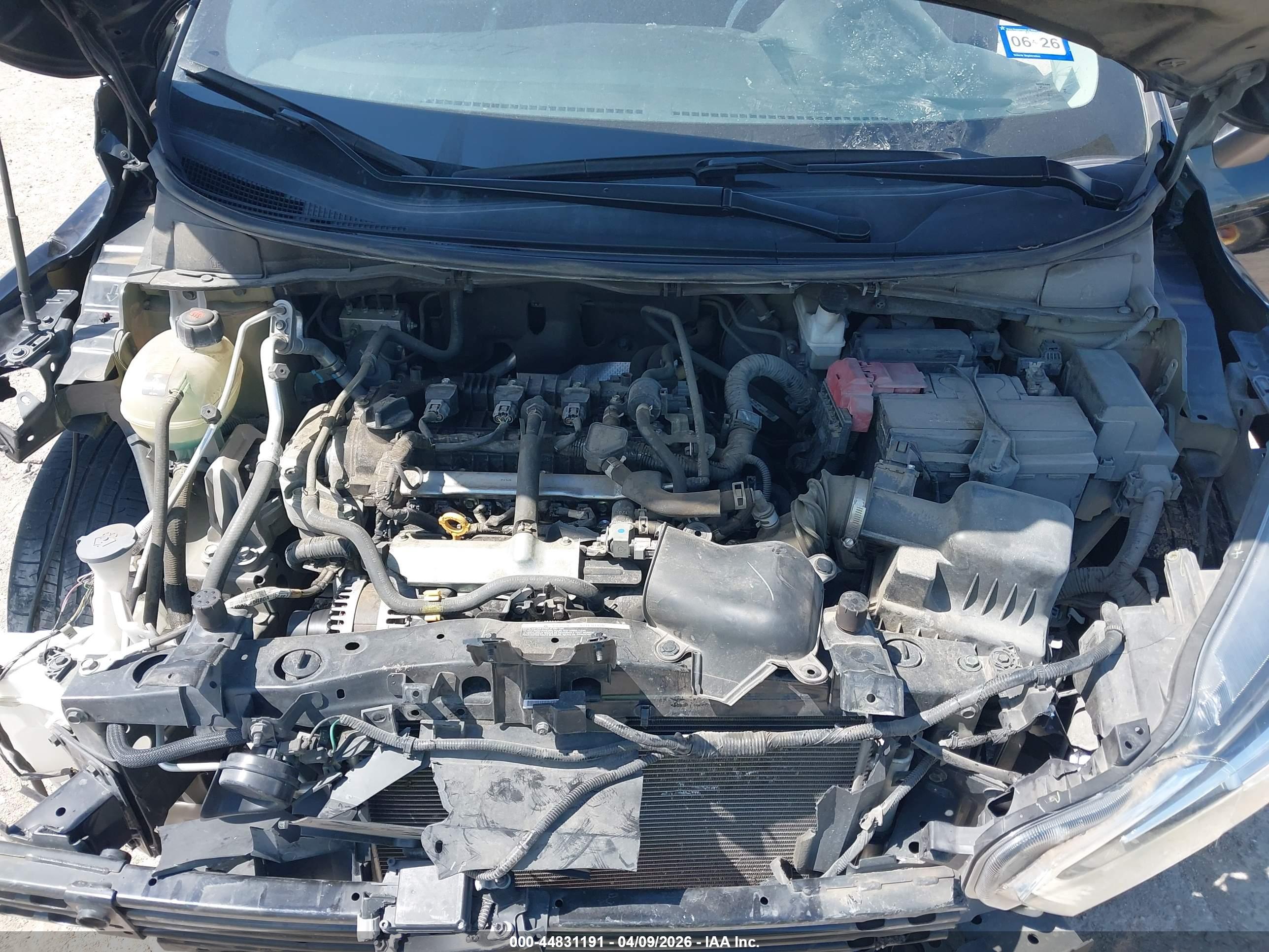 NISSAN VERSA image 10