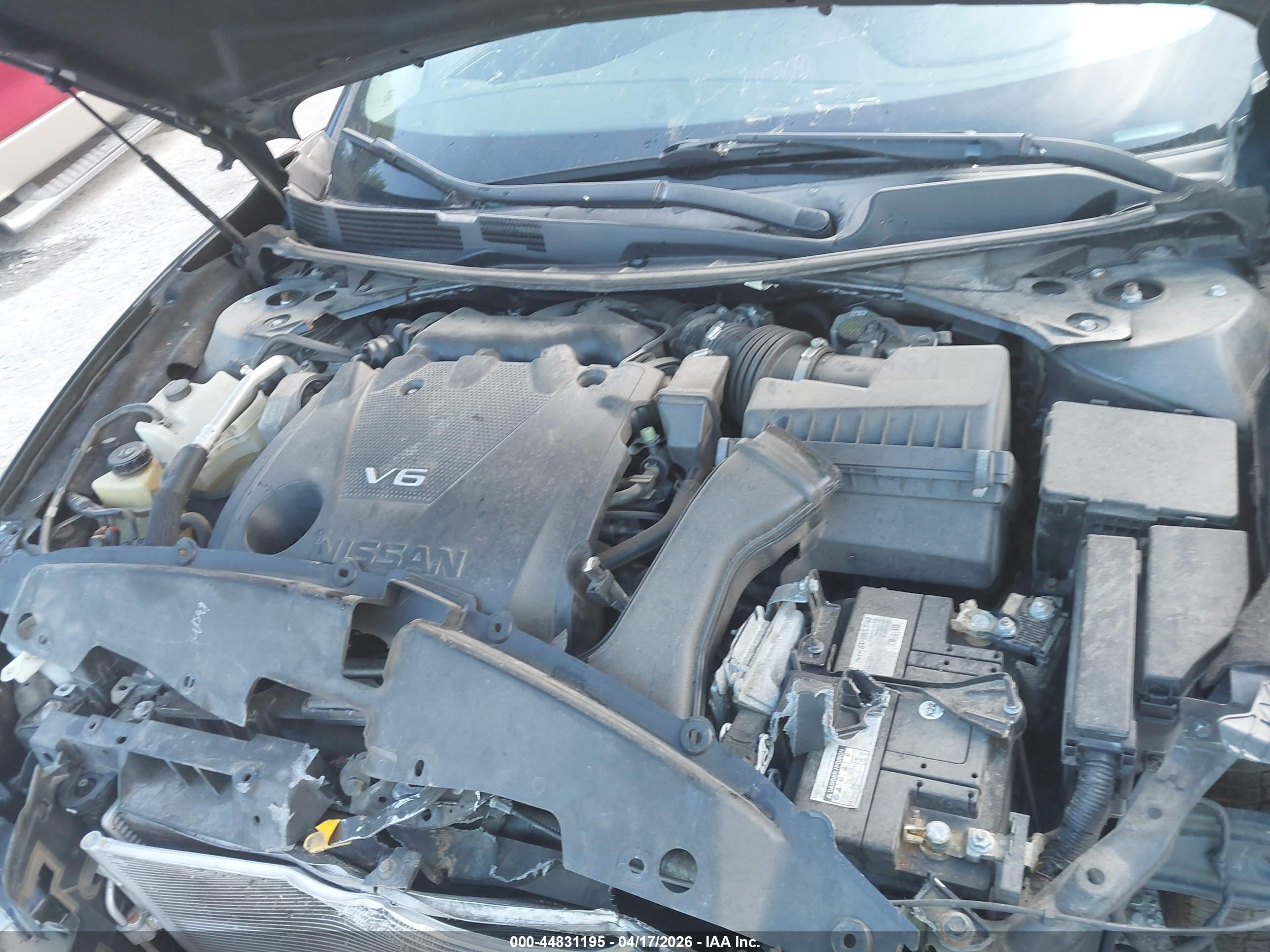NISSAN MAXIMA image 10
