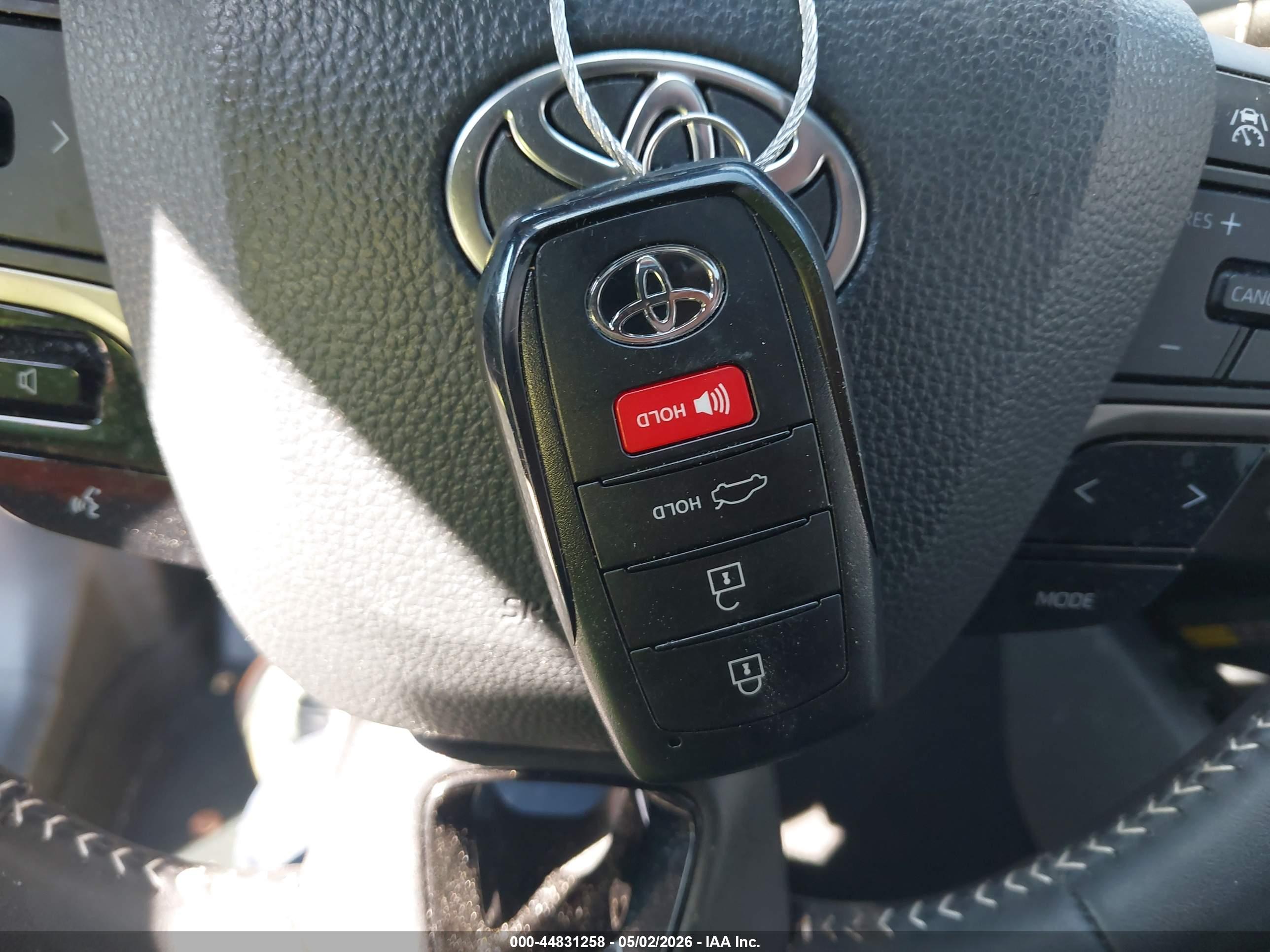 TOYOTA CAMRY image 11