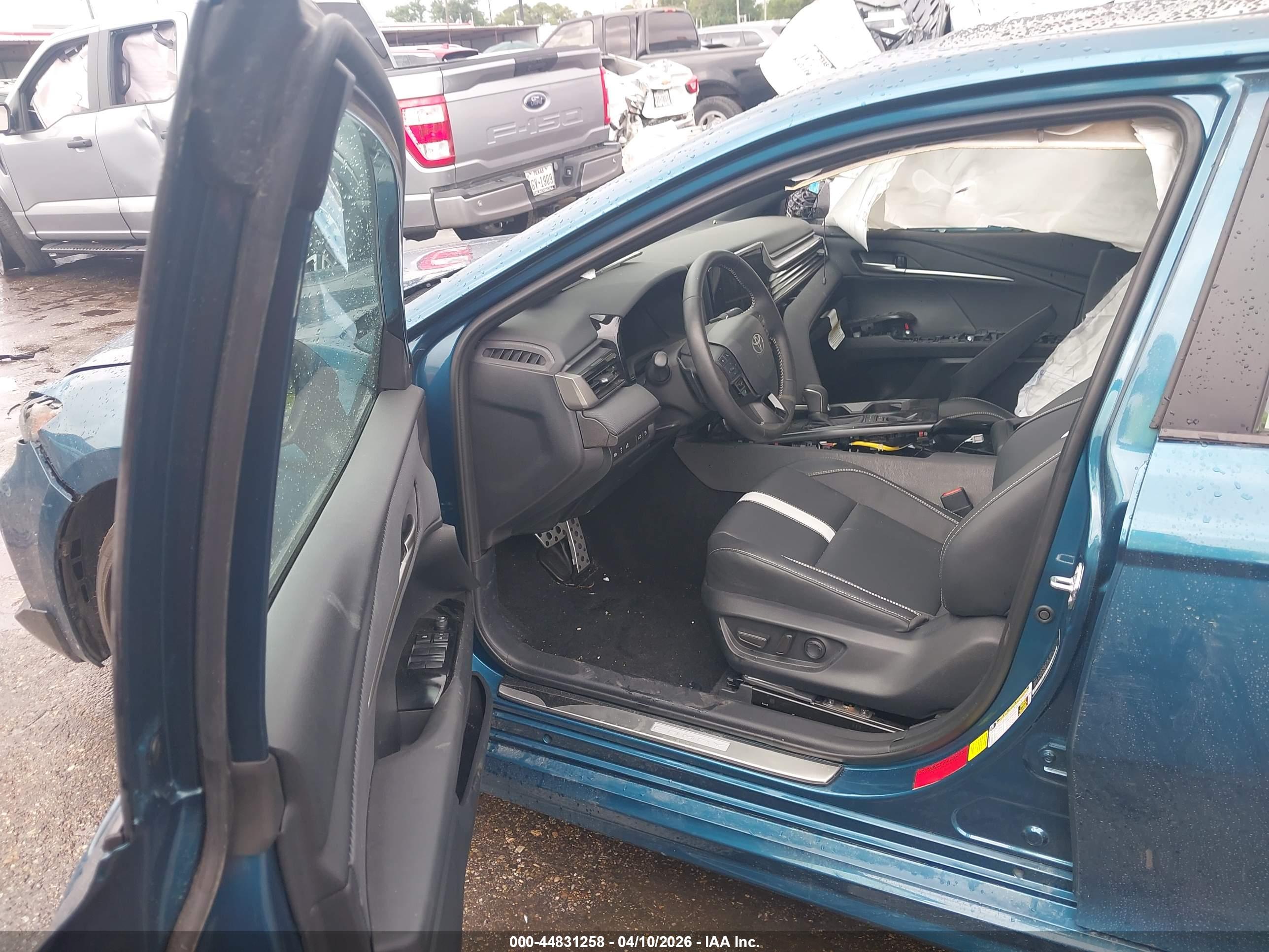 TOYOTA CAMRY image 5