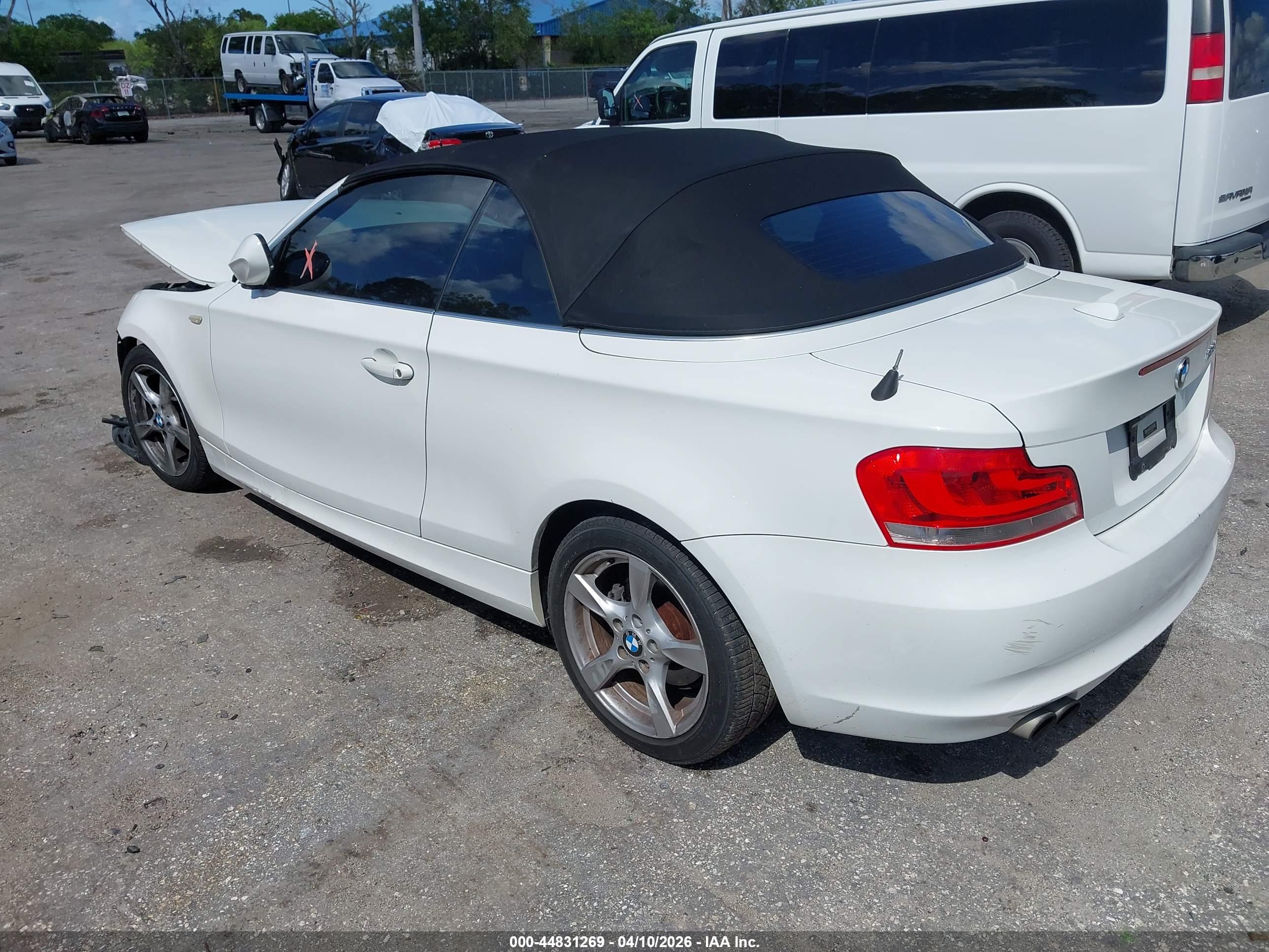 BMW 128I image 3