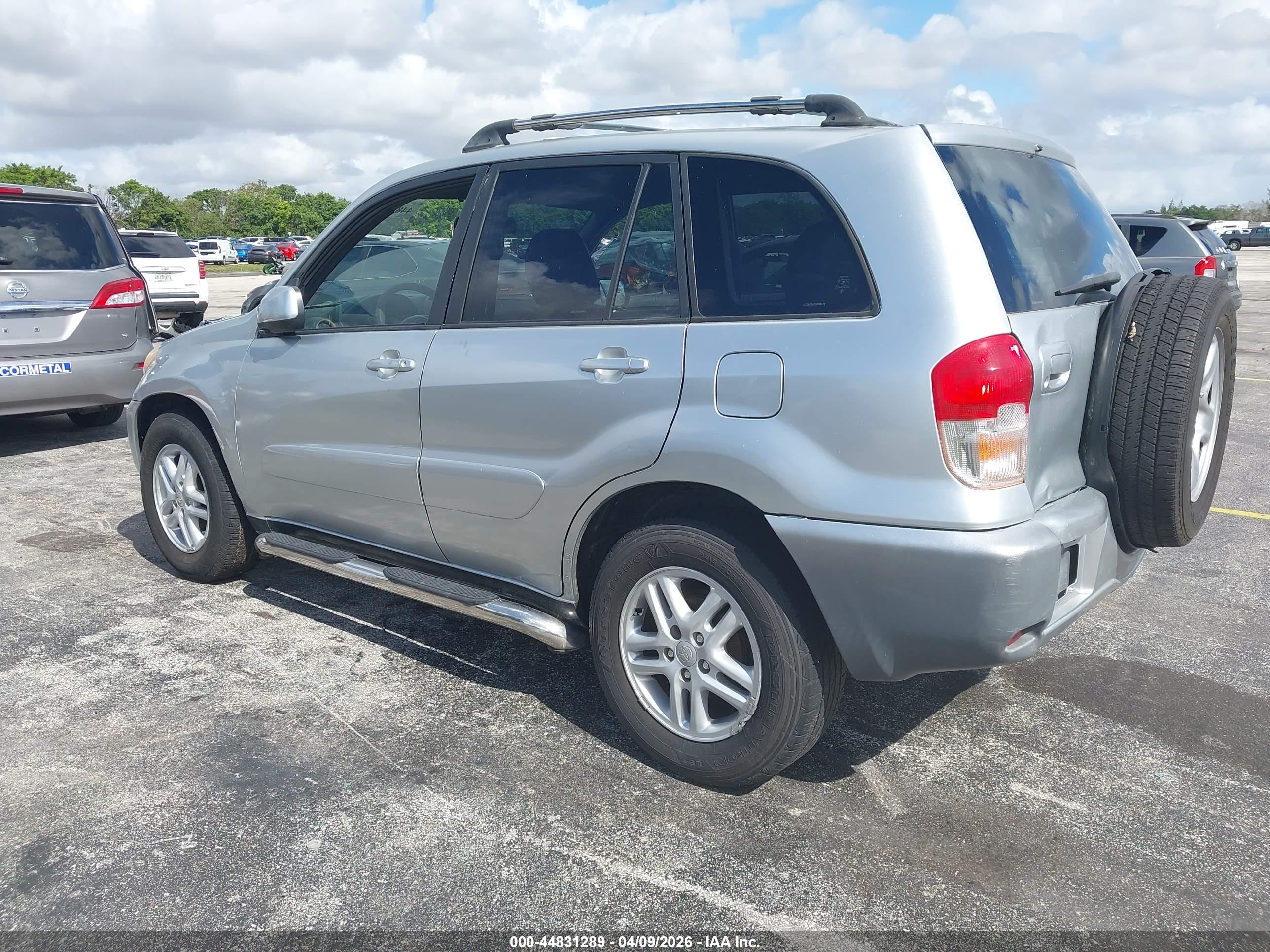 TOYOTA RAV4 image 3