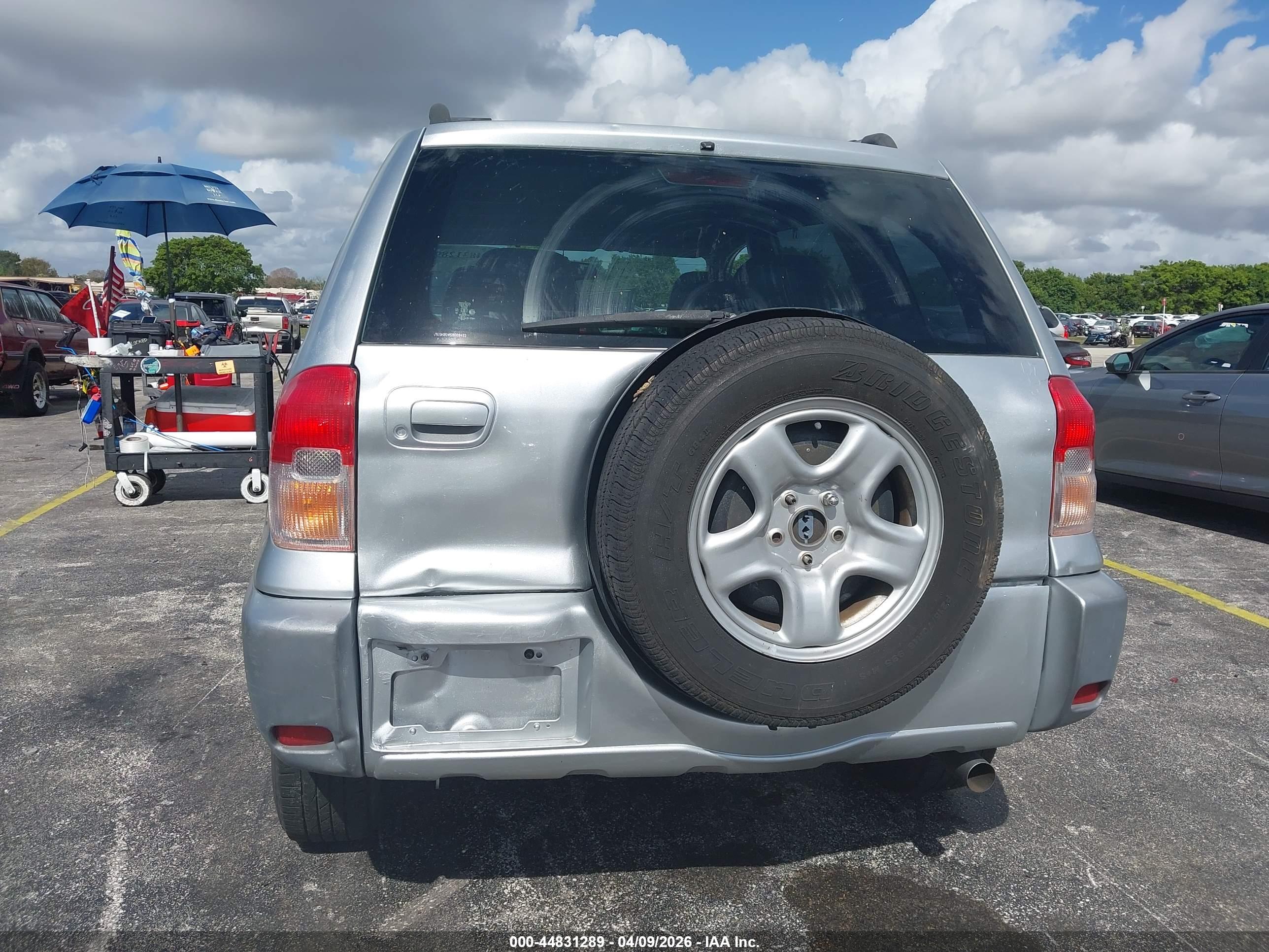 TOYOTA RAV4 image 6