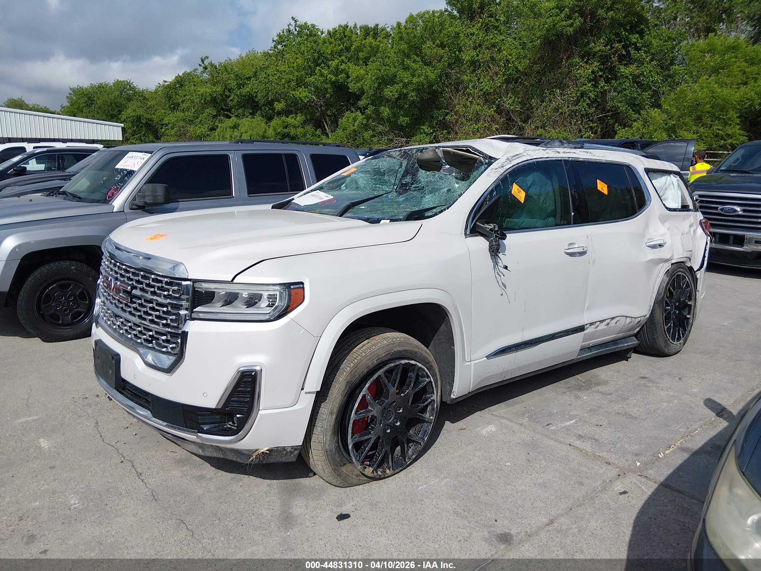 GMC ACADIA image 2