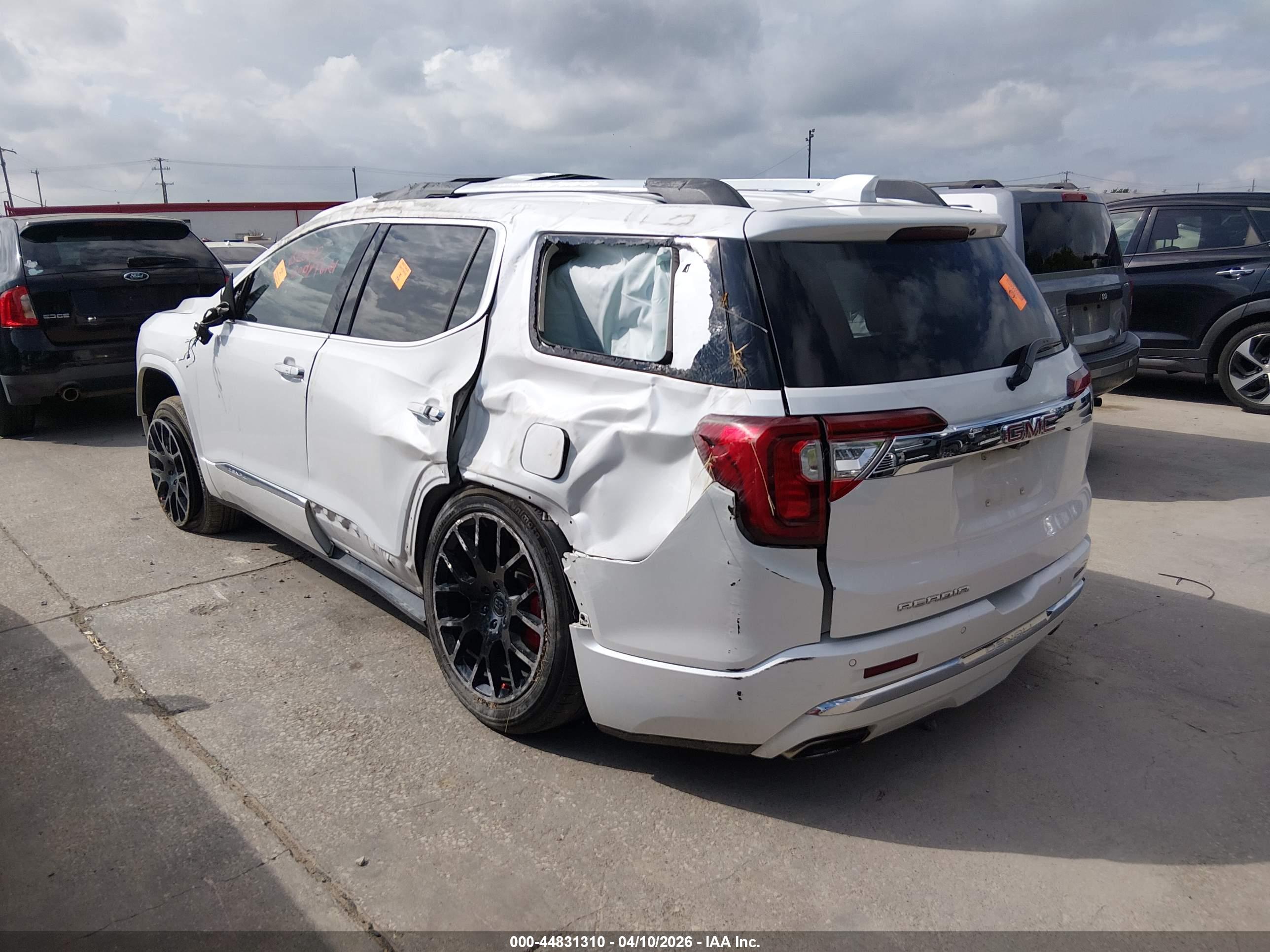 GMC ACADIA image 3