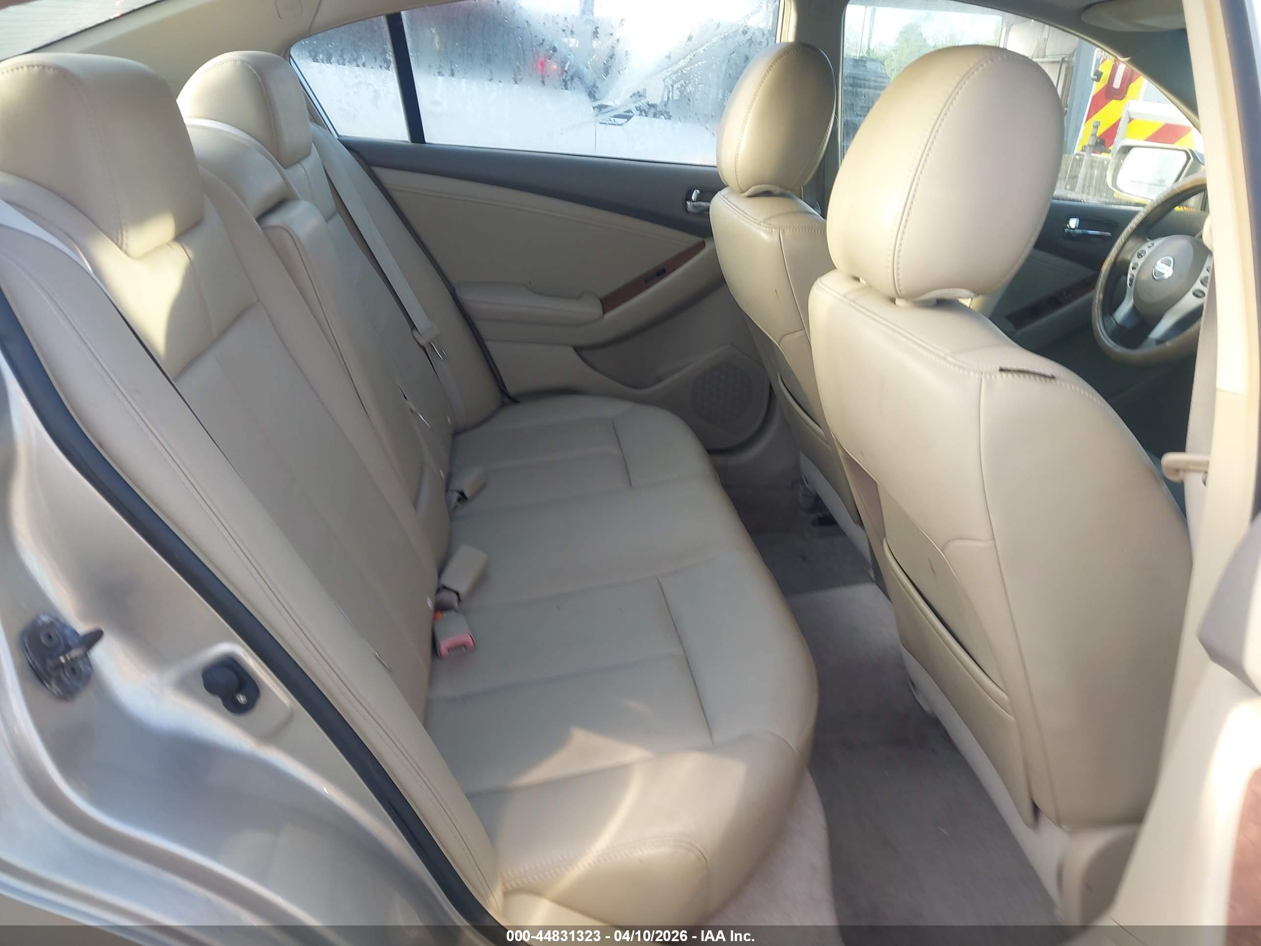 NISSAN ALTIMA image 8