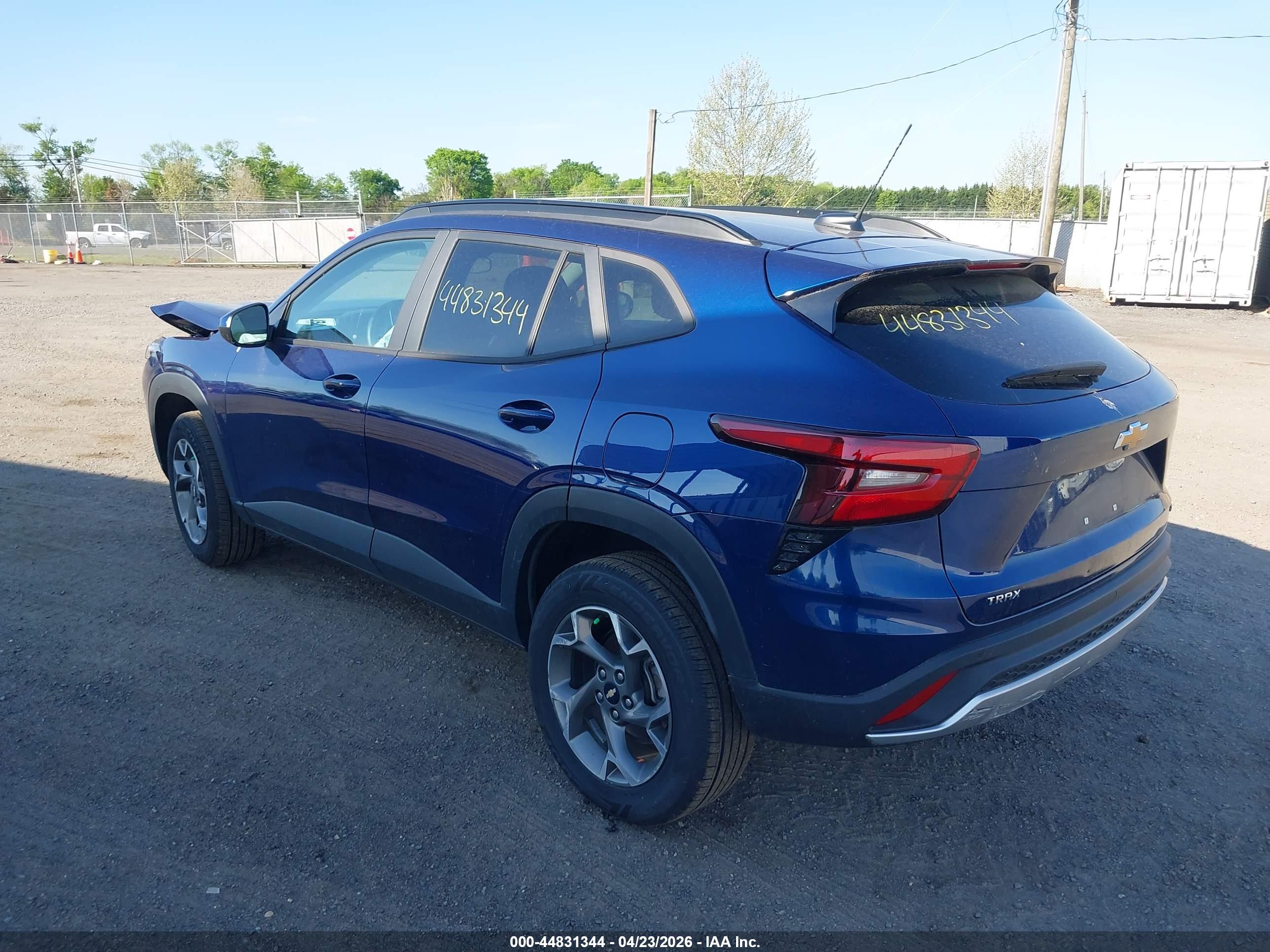 CHEVROLET TRAX image 3