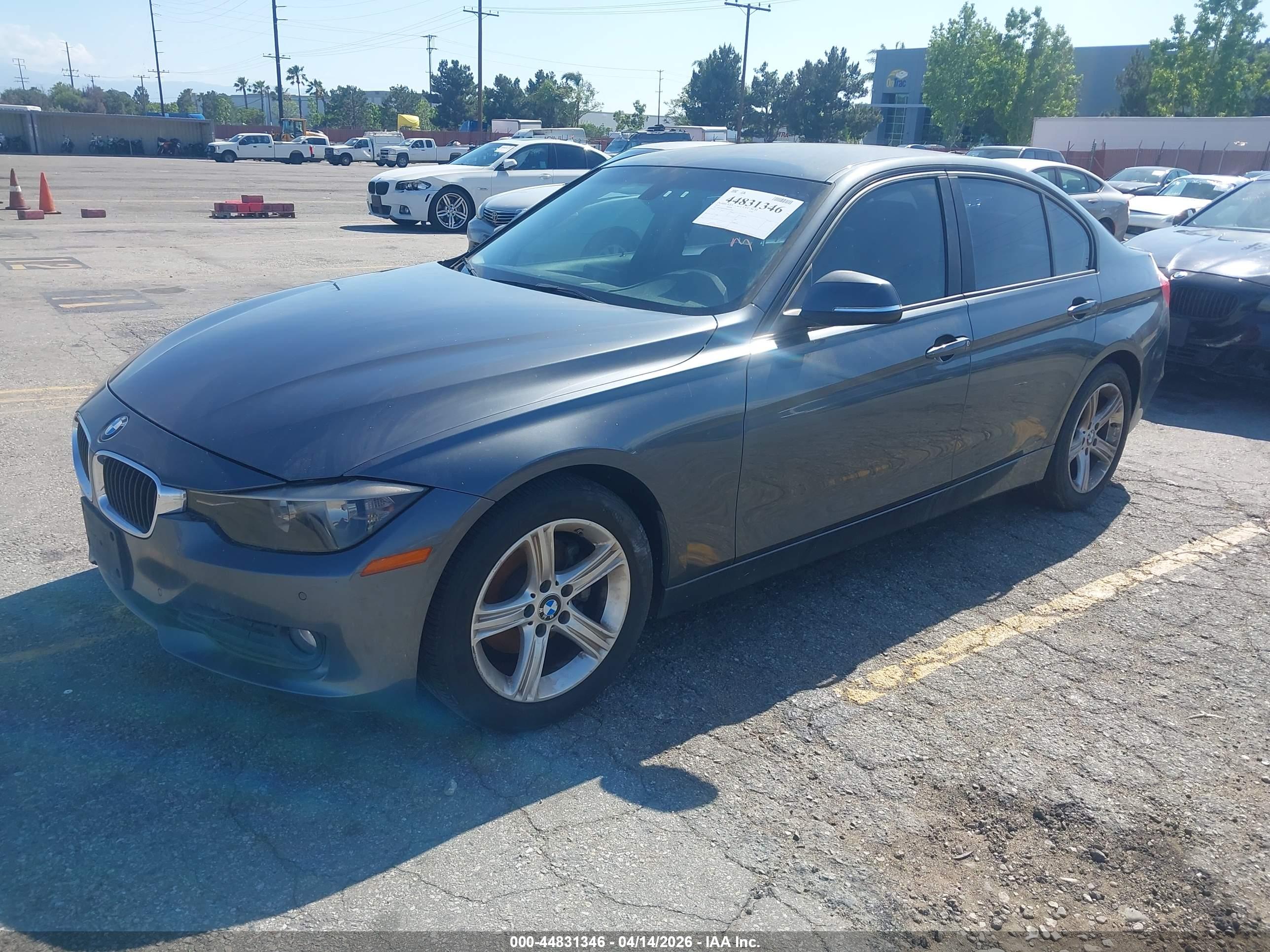 BMW 320I image 2
