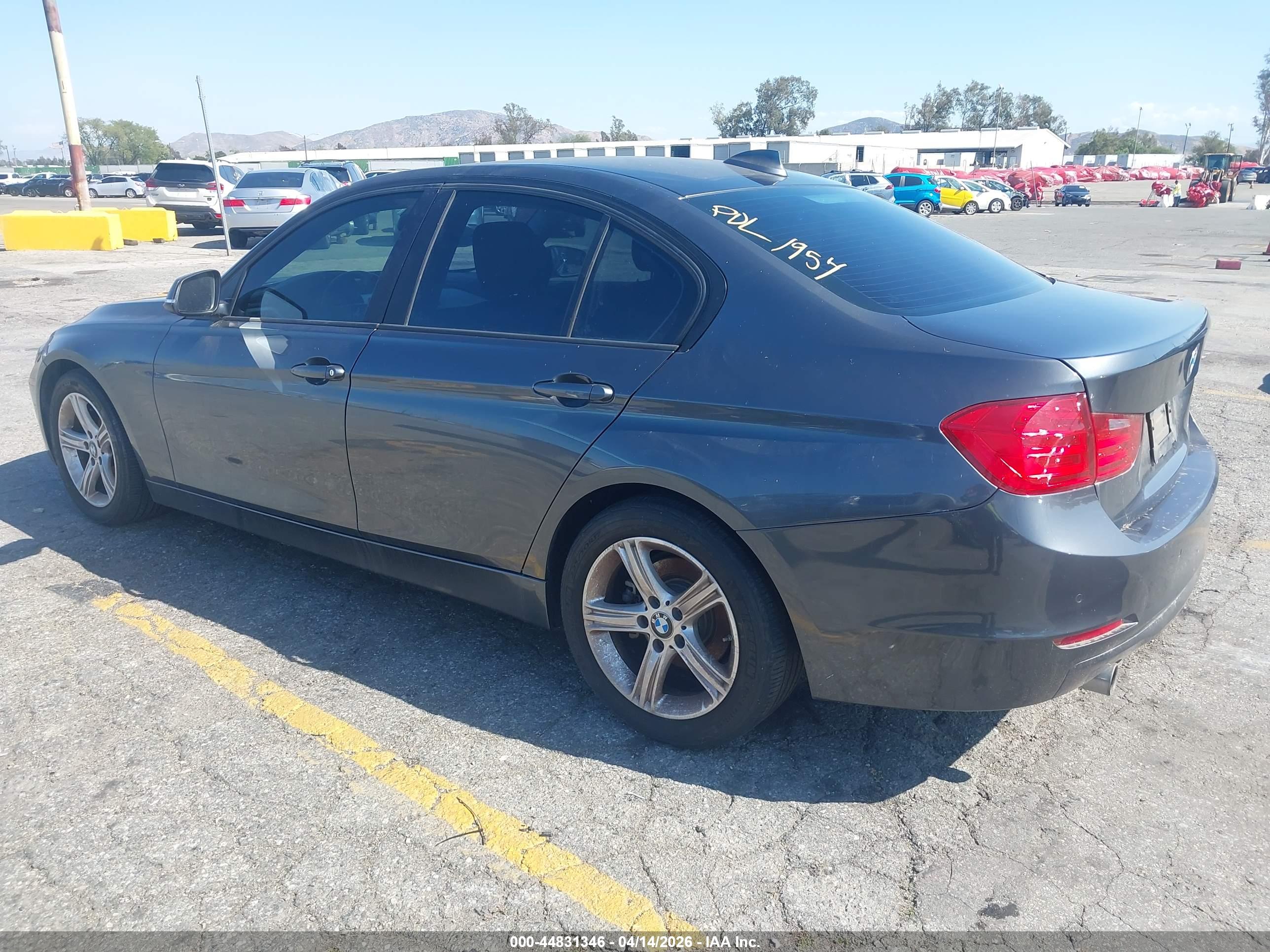 BMW 320I image 3