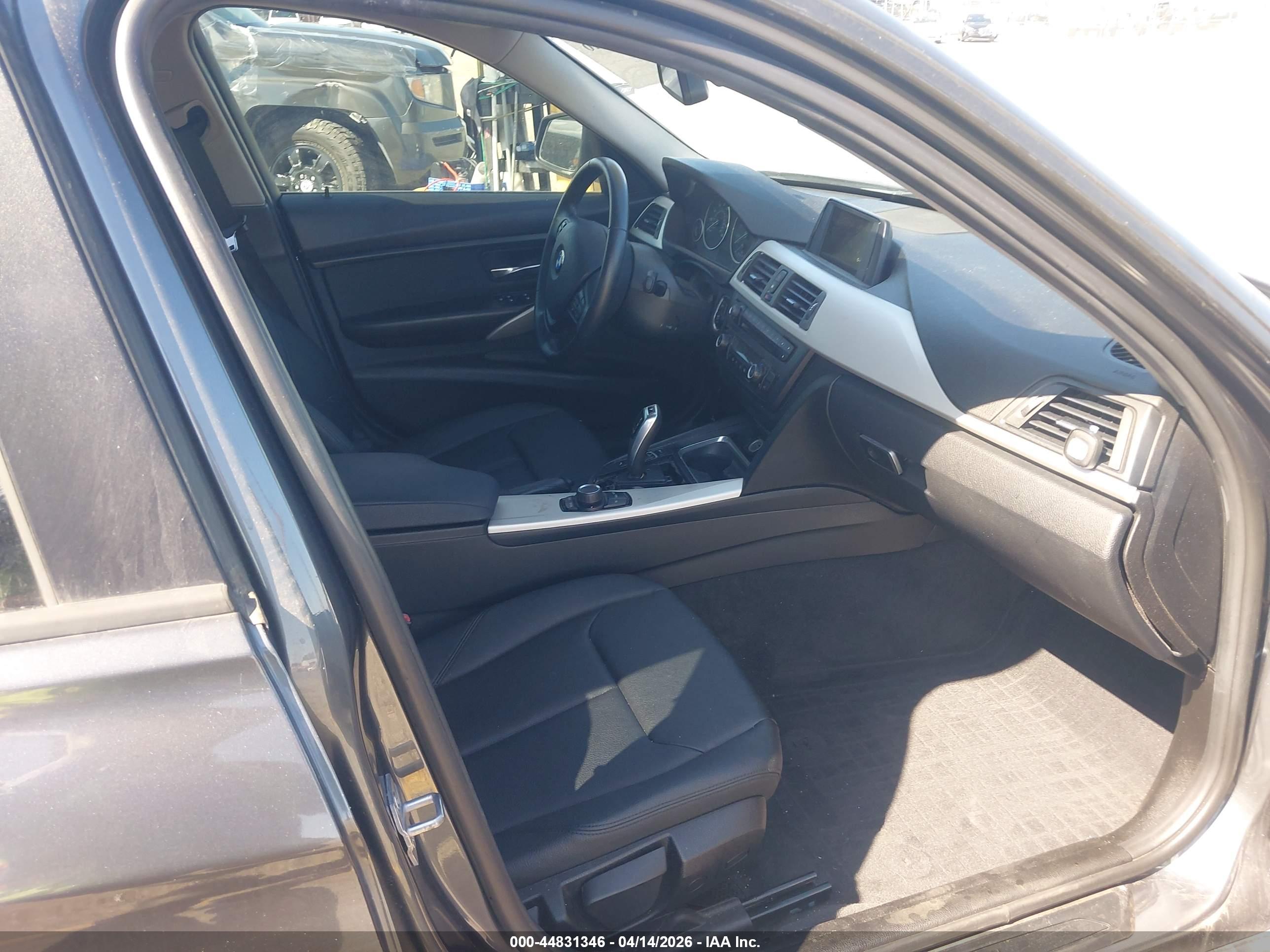 BMW 320I image 5