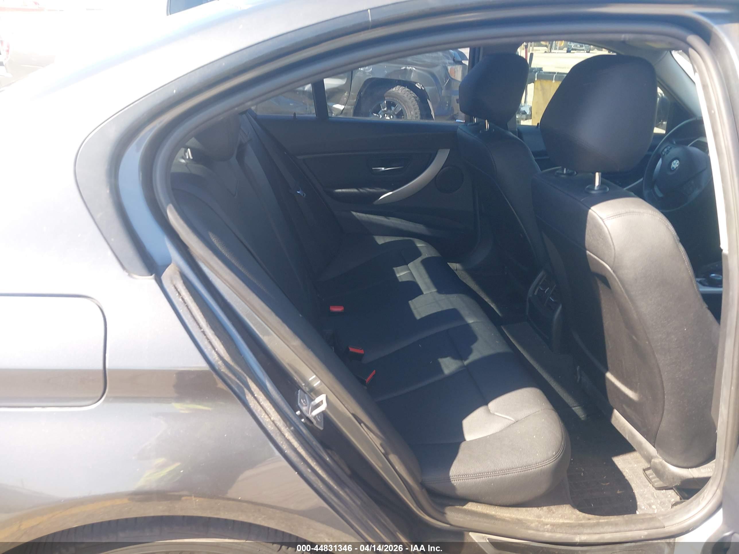 BMW 320I image 8