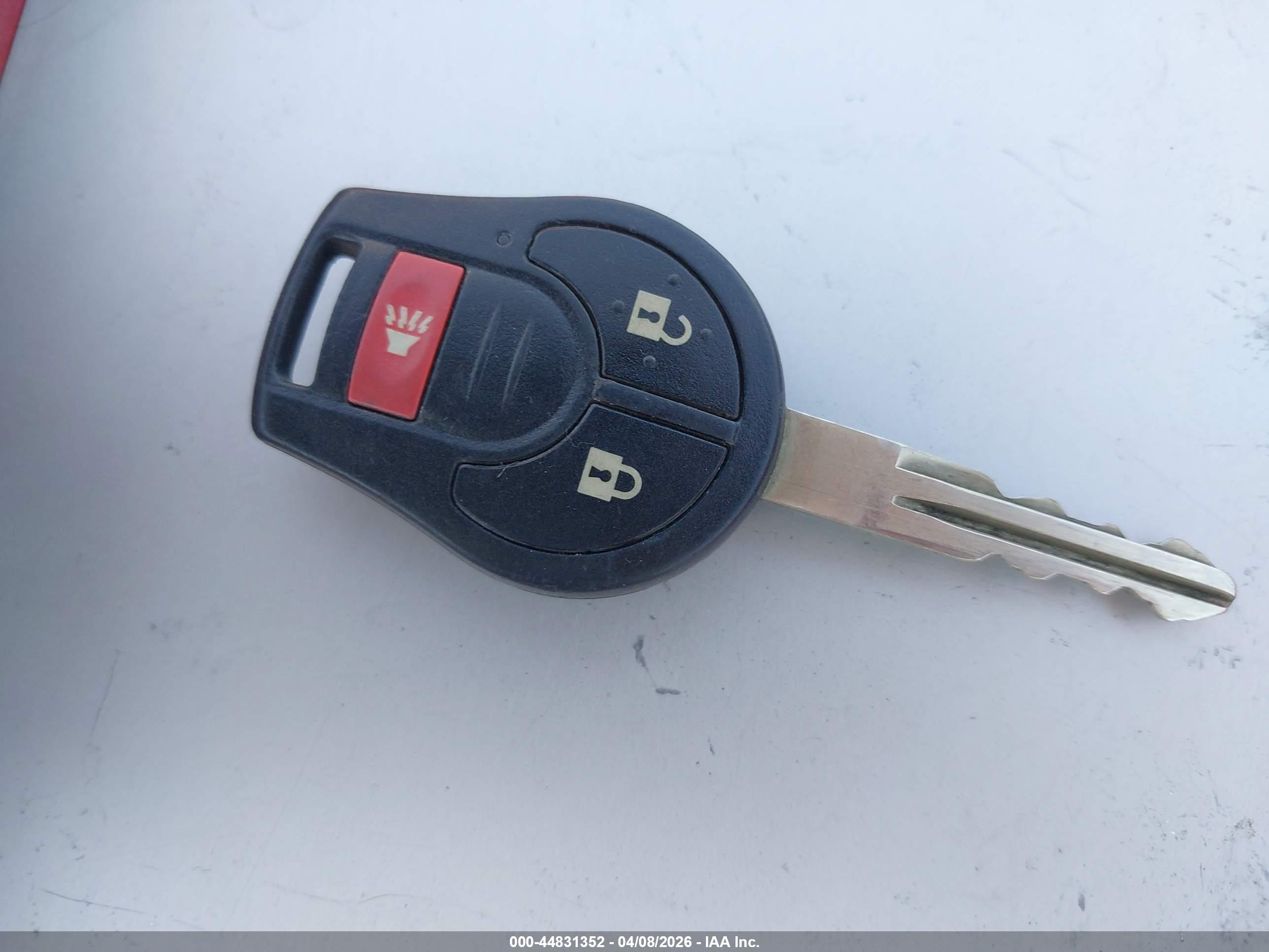 NISSAN VERSA image 11