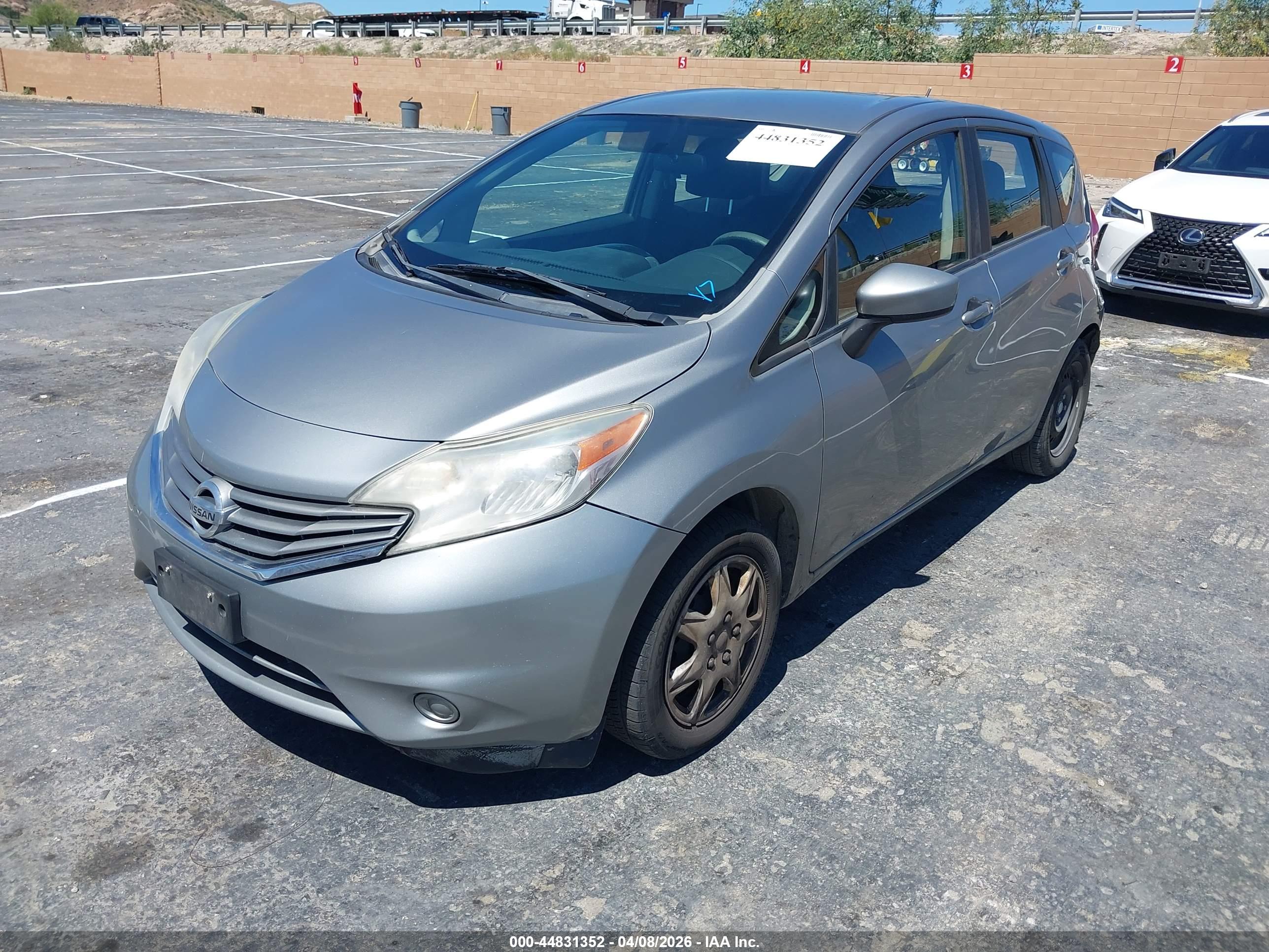 NISSAN VERSA image 2