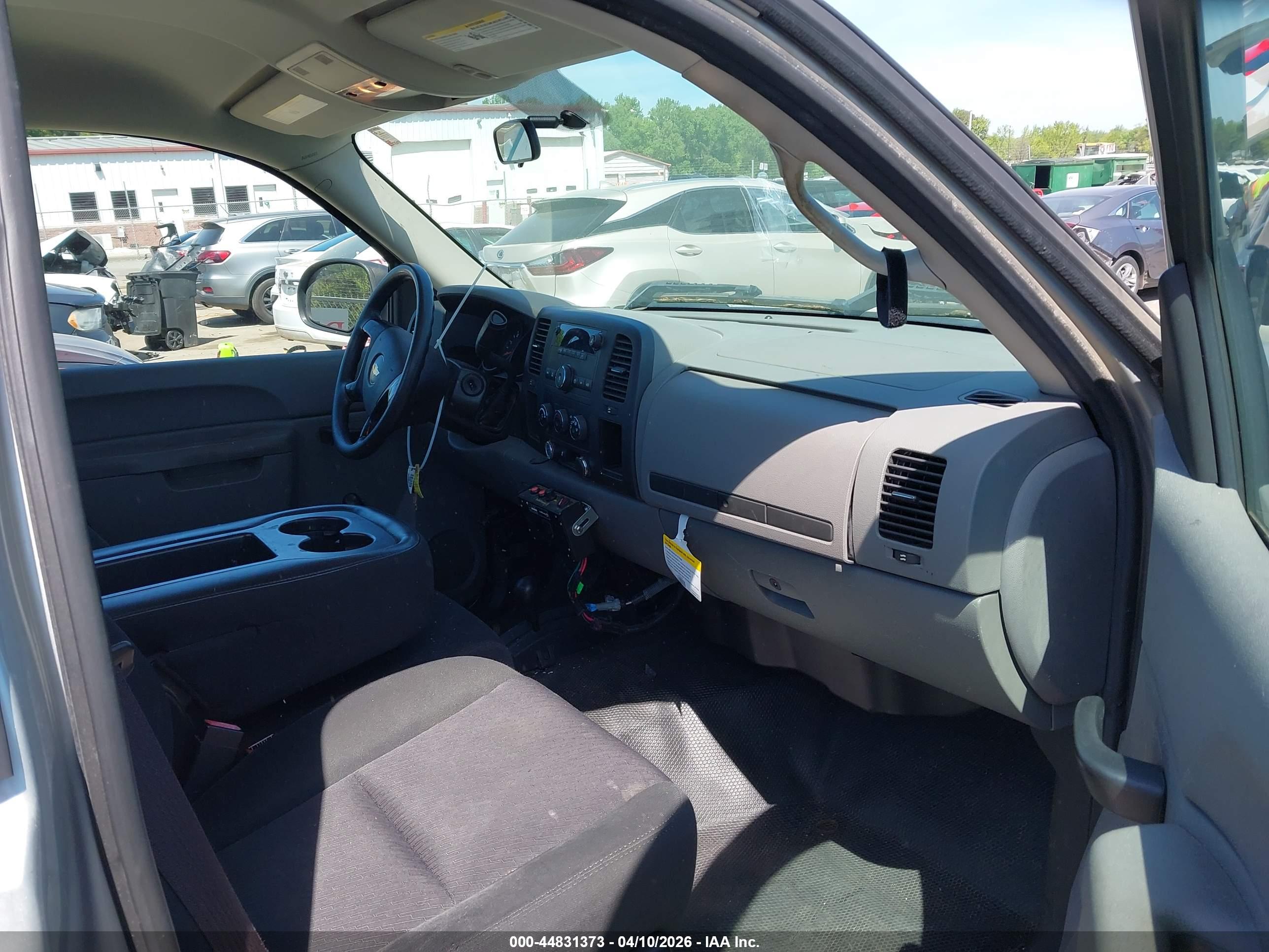 CHEVROLET SILVERADO image 5