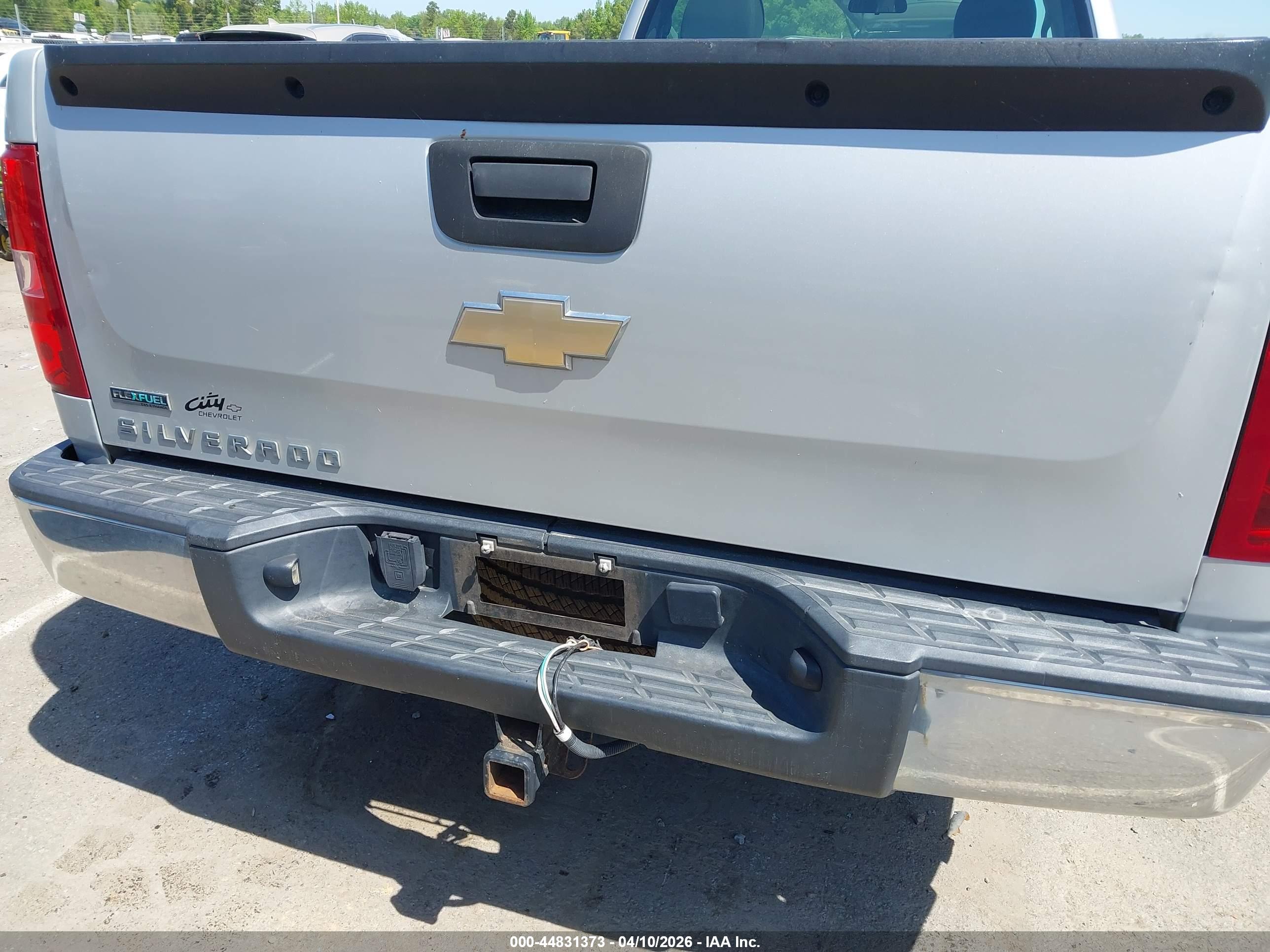 CHEVROLET SILVERADO image 6