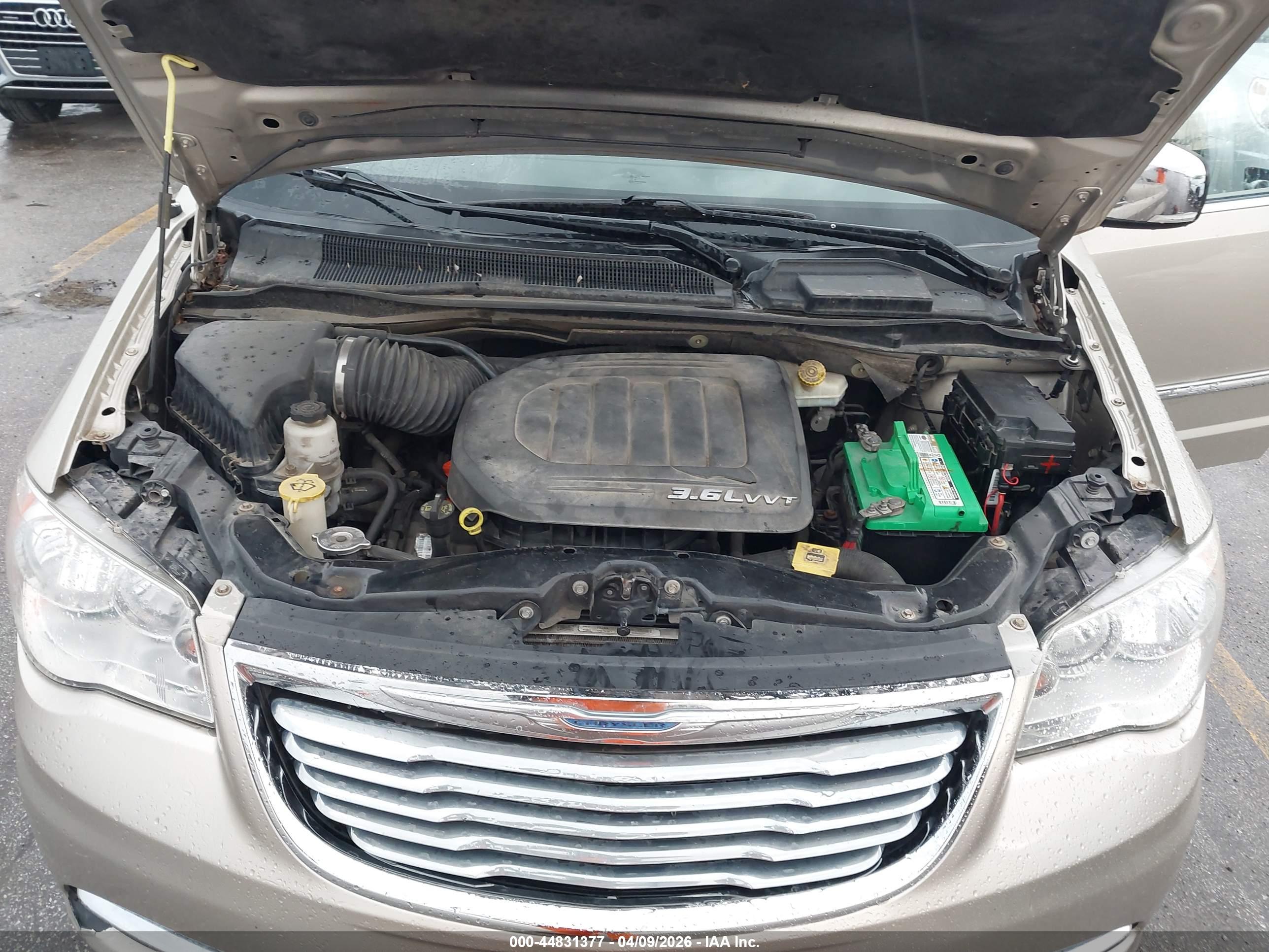 CHRYSLER TOWN image 10