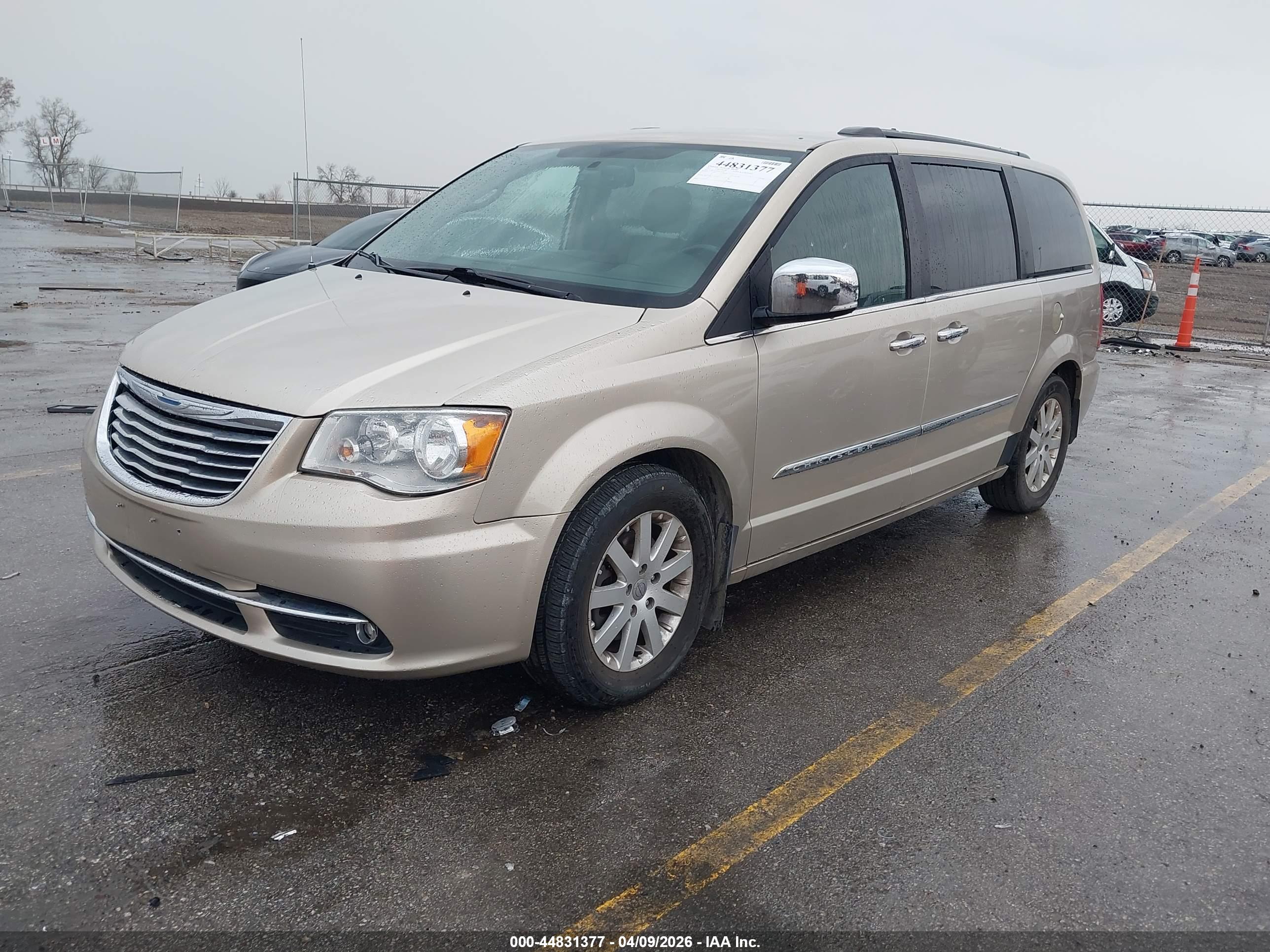 CHRYSLER TOWN image 2