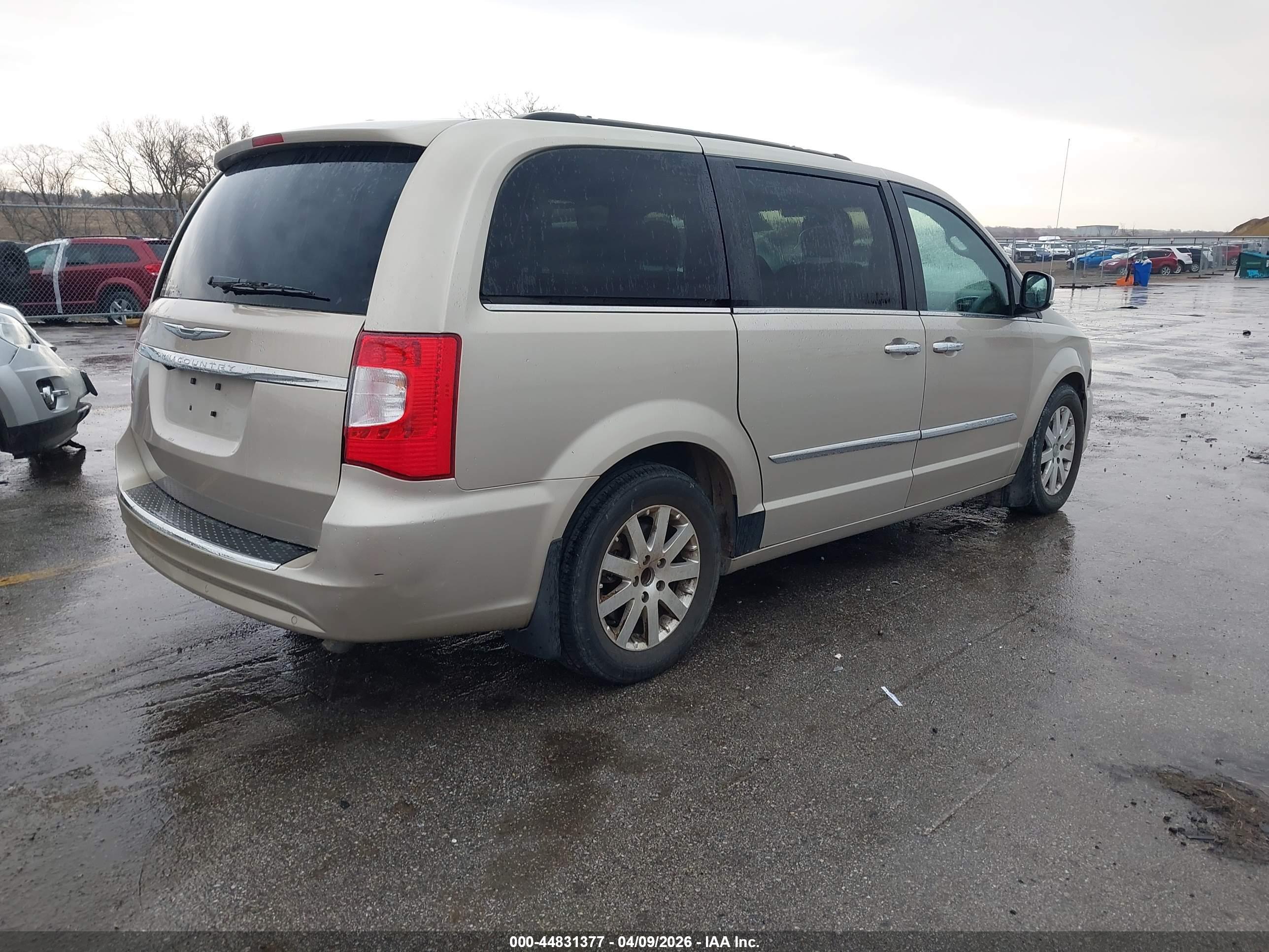 CHRYSLER TOWN image 4