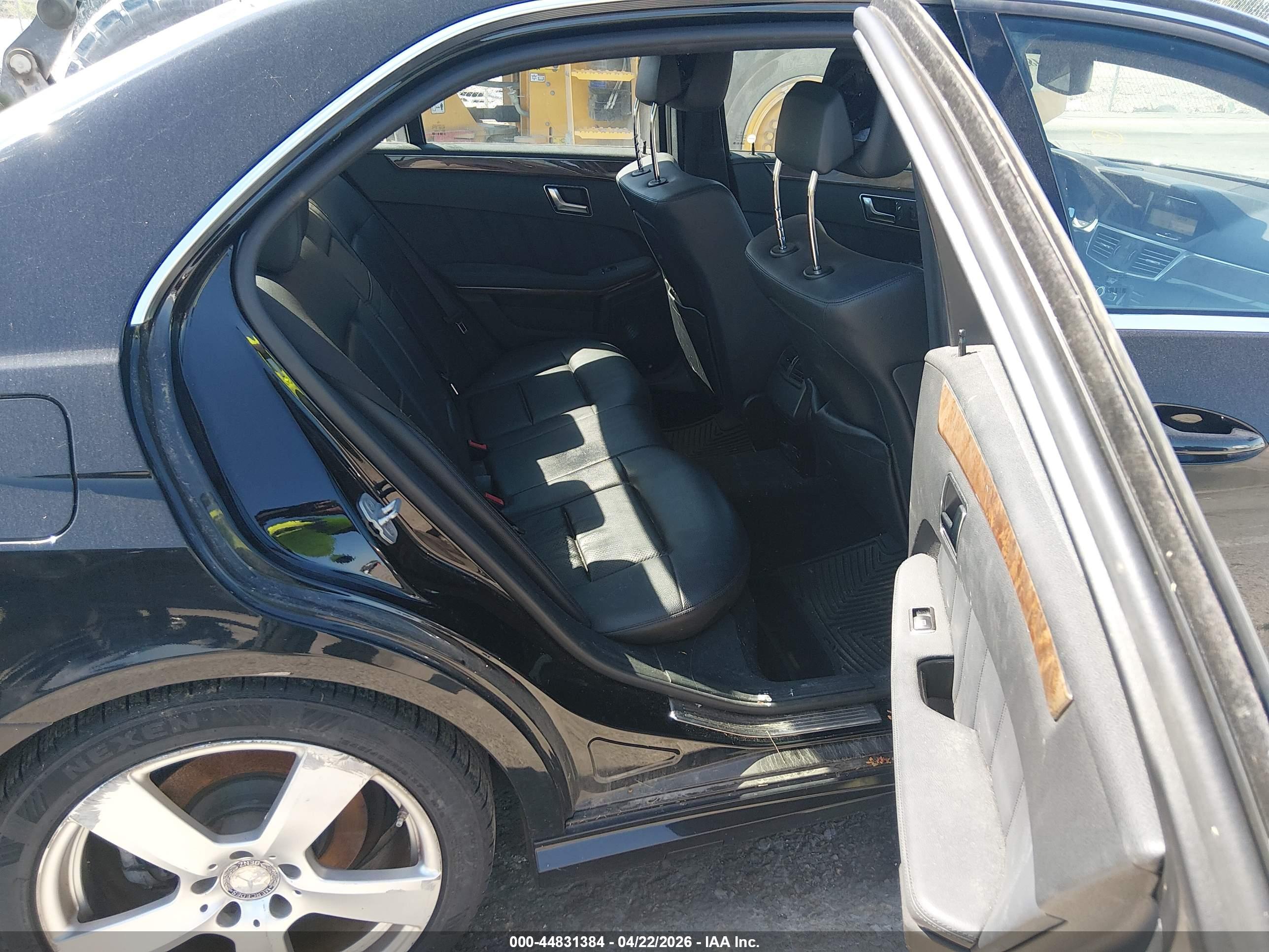 MERCEDES-BENZ E image 8