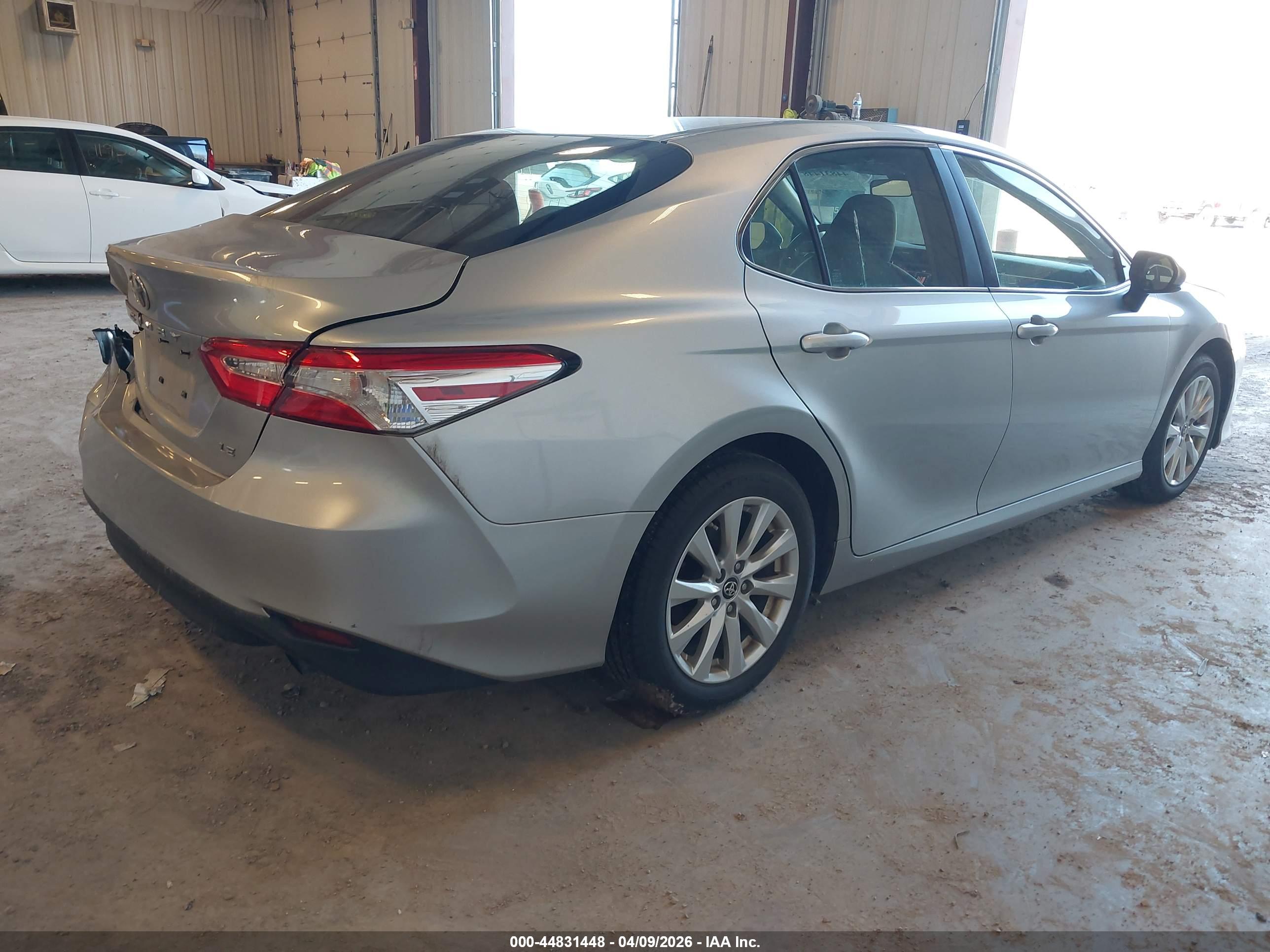 TOYOTA CAMRY image 4