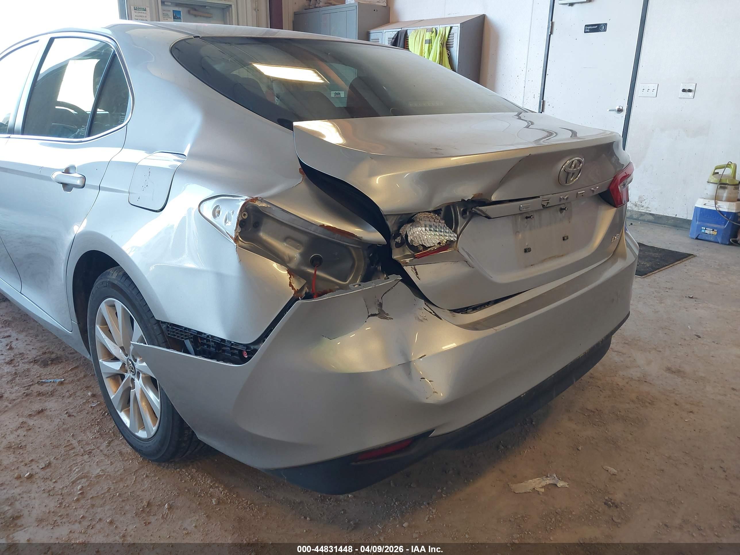 TOYOTA CAMRY image 6
